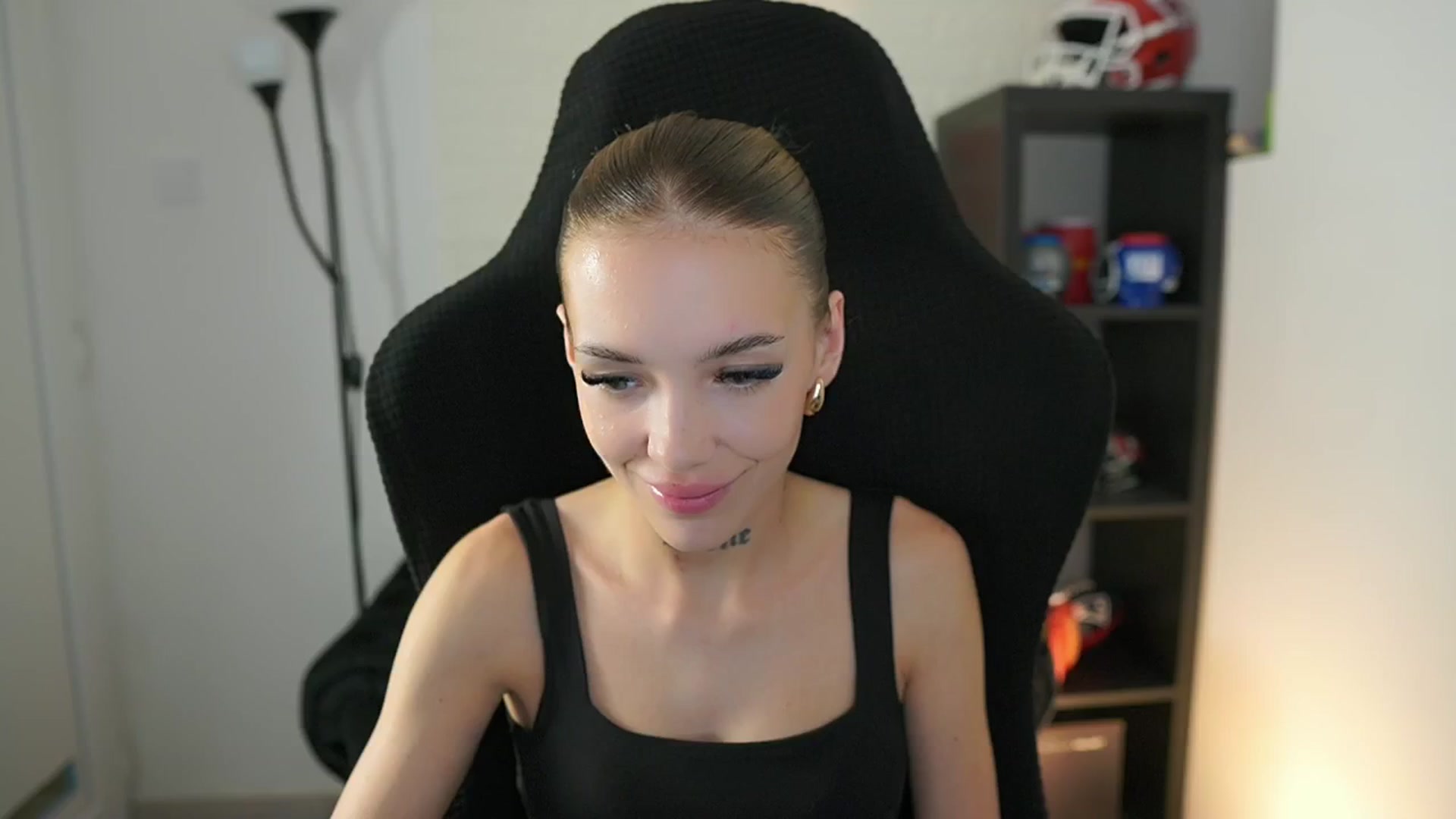 Gallery image thumbnail from Alexxisky's myfreecams stream on, 09/22/2025, 13:54 image 6 of 20