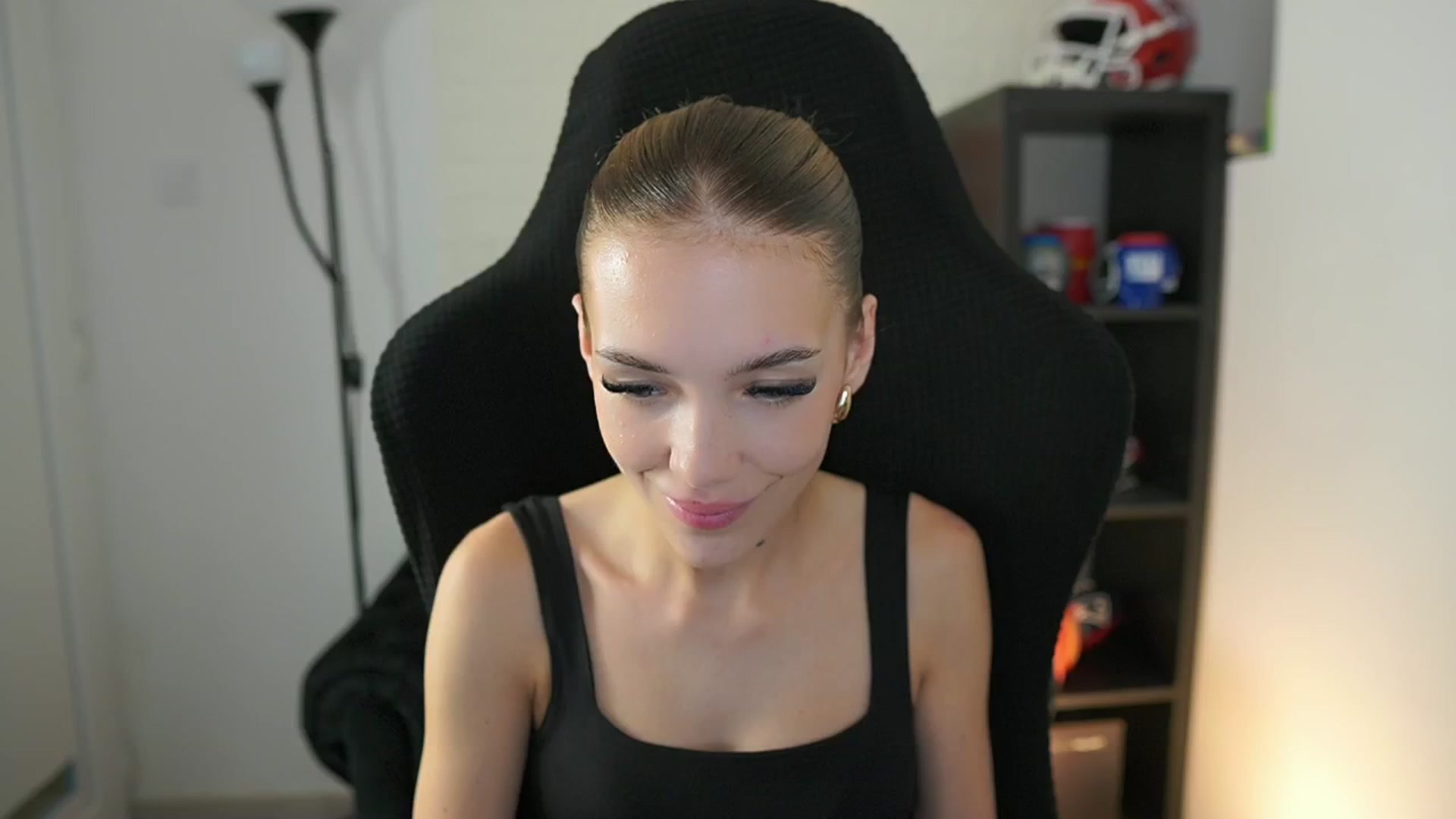 Gallery image thumbnail from Alexxisky's myfreecams stream on, 09/22/2025, 13:54 image 15 of 20