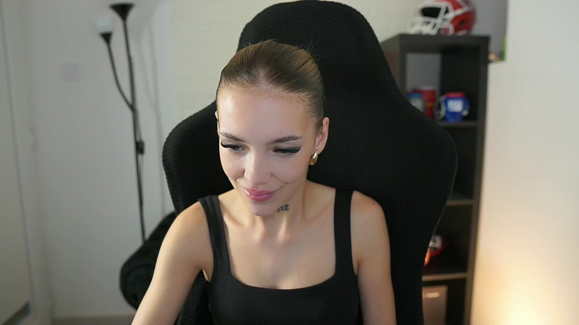 Gallery image thumbnail from Alexxisky's myfreecams stream on, 09/22/2025, 13:54 image 12 of 20