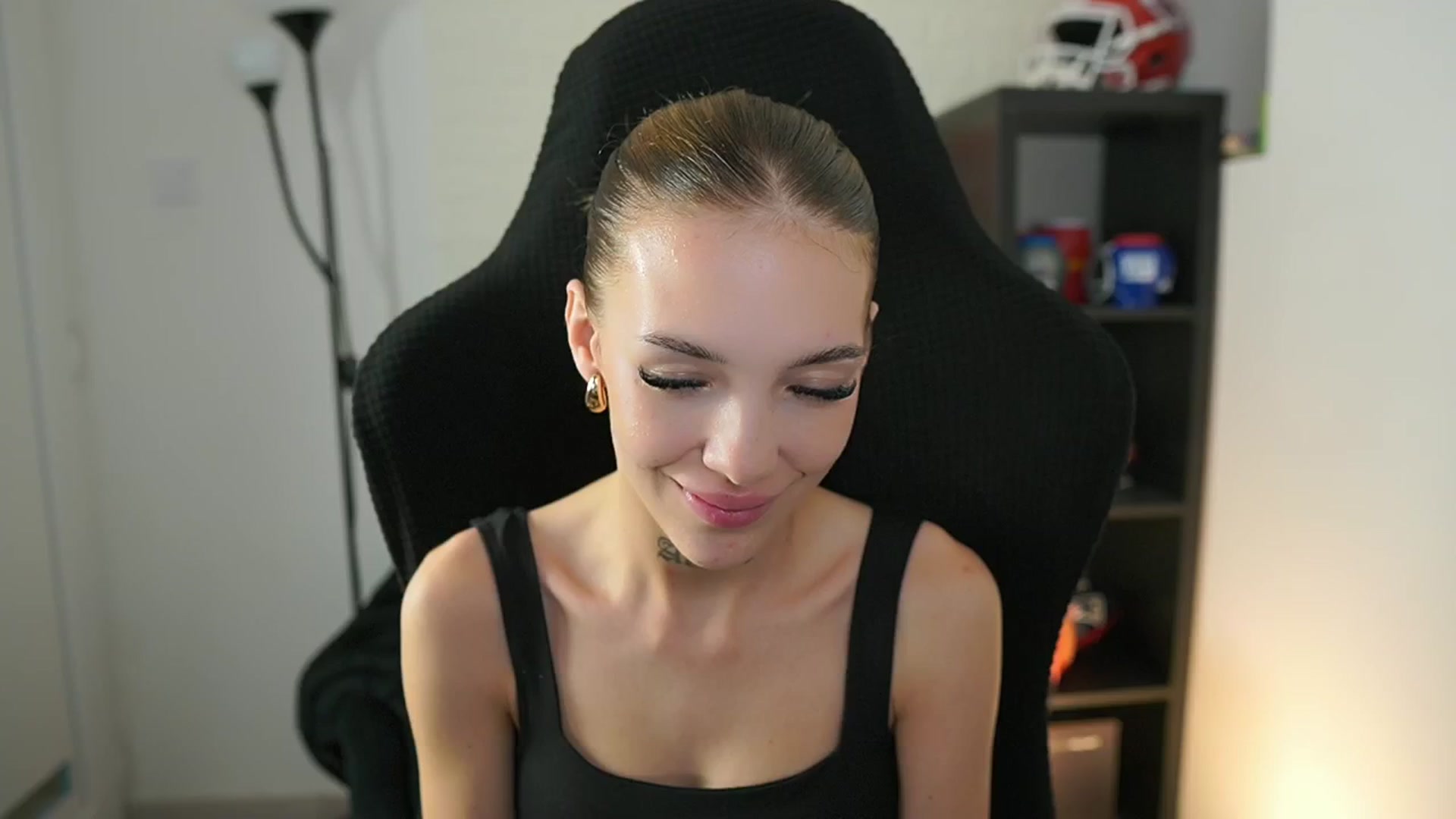Gallery image thumbnail from Alexxisky's myfreecams stream on, 09/22/2025, 15:04 image 18 of 20