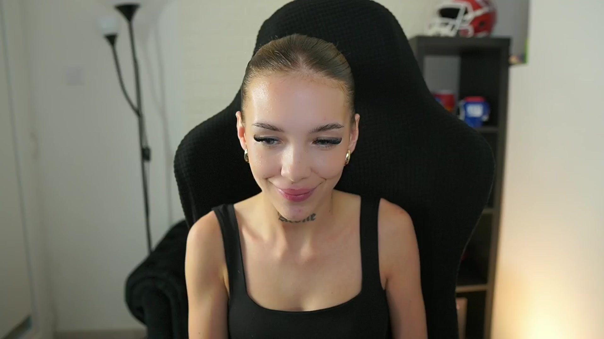 Gallery image thumbnail from Alexxisky's myfreecams stream on, 09/22/2025, 15:04 image 11 of 20