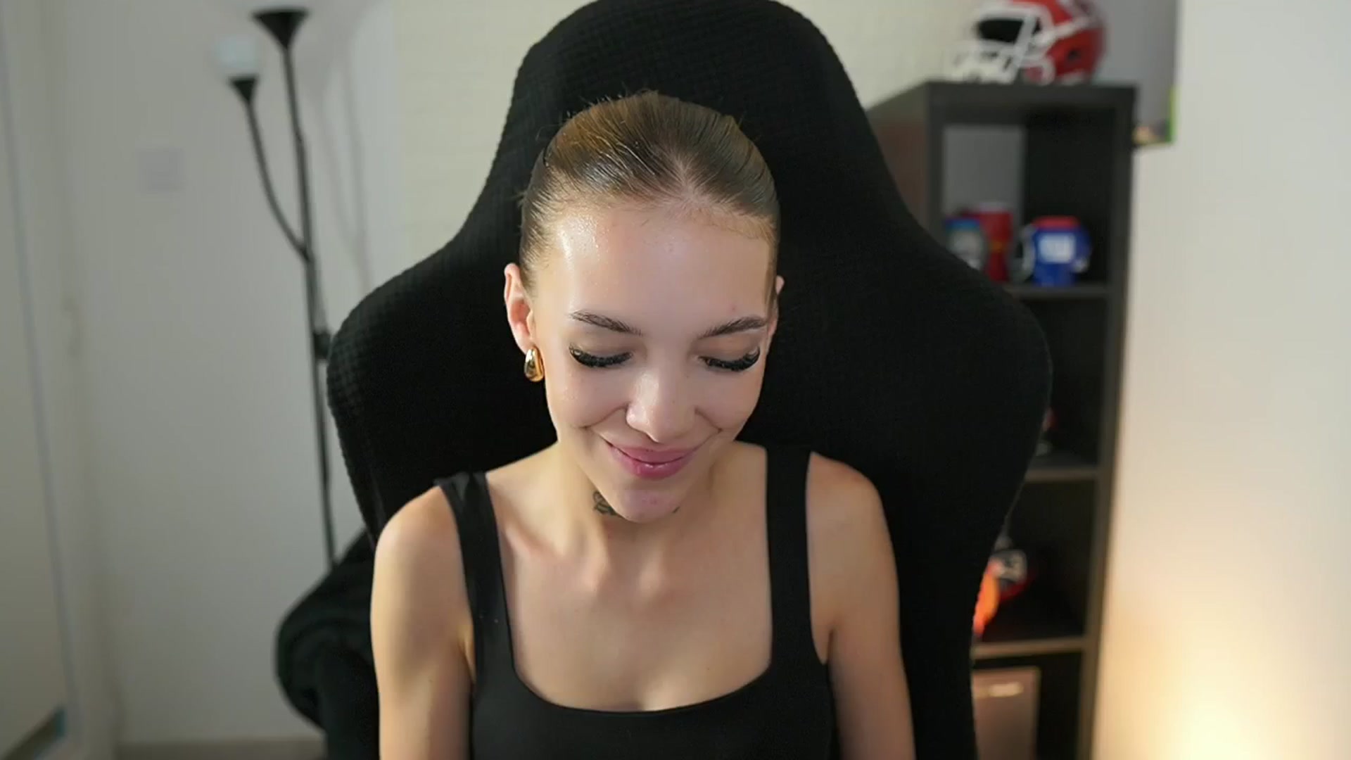 Gallery image thumbnail from Alexxisky's myfreecams stream on, 09/22/2025, 15:04 image 15 of 20