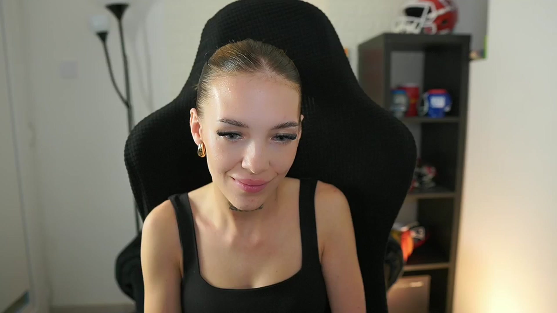 Gallery image thumbnail from Alexxisky's myfreecams stream on, 09/22/2025, 15:04 image 9 of 20
