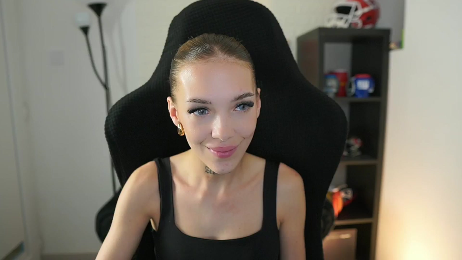 Gallery image thumbnail from Alexxisky's myfreecams stream on, 09/22/2025, 15:04 image 6 of 20