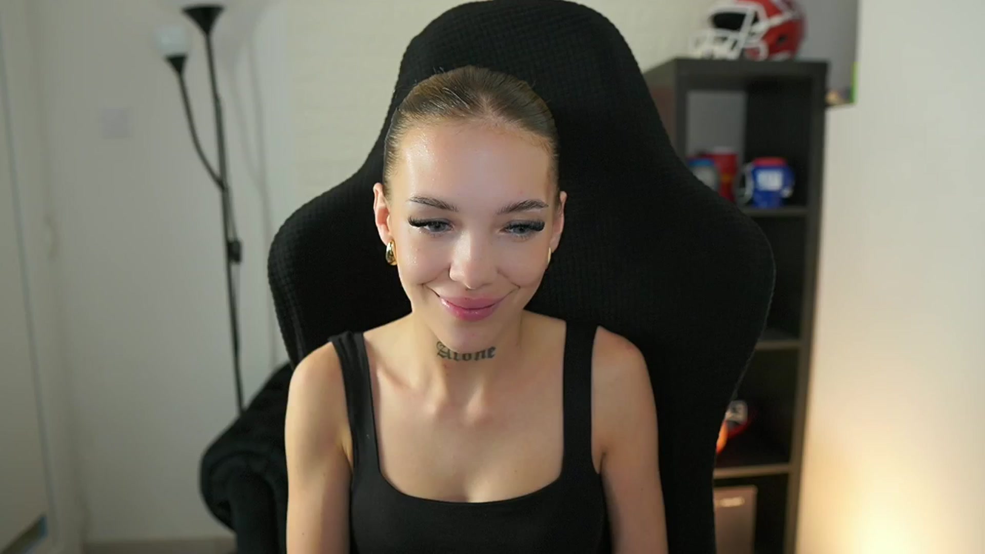 Gallery image thumbnail from Alexxisky's myfreecams stream on, 09/22/2025, 15:04 image 12 of 20