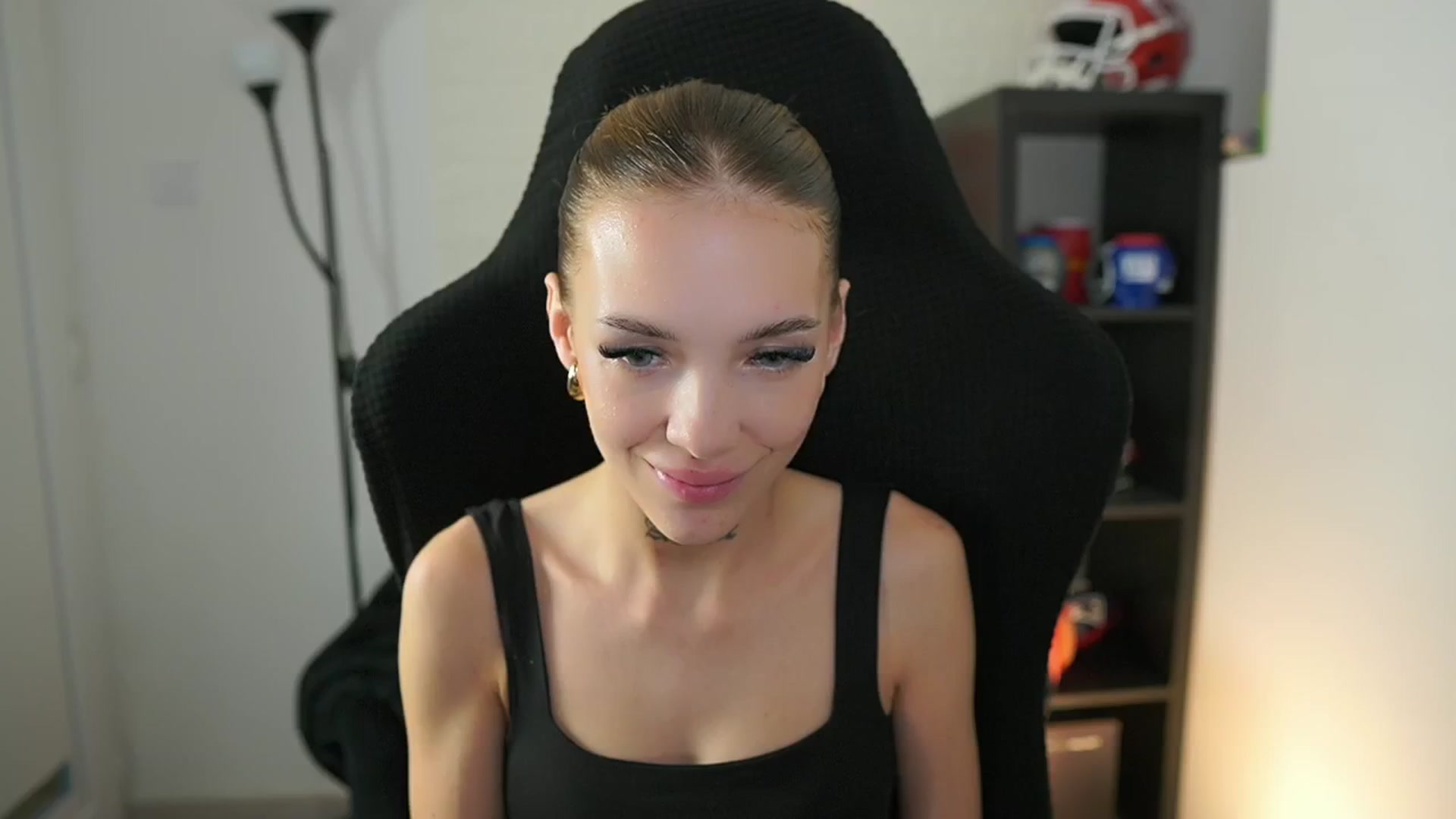 Gallery image thumbnail from Alexxisky's myfreecams stream on, 09/22/2025, 15:04 image 17 of 20