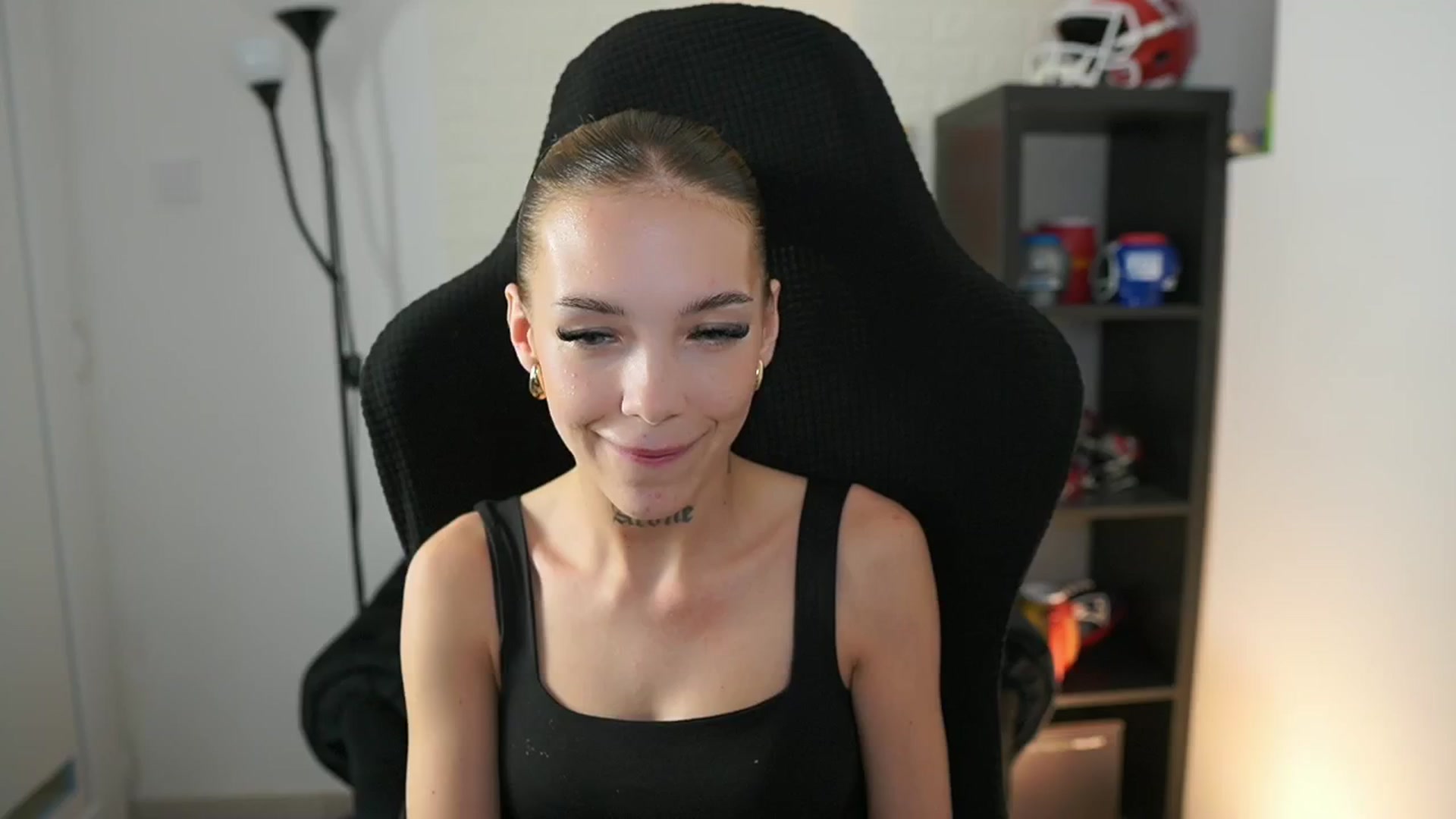Gallery image thumbnail from Alexxisky's myfreecams stream on, 09/22/2025, 15:04 image 5 of 20