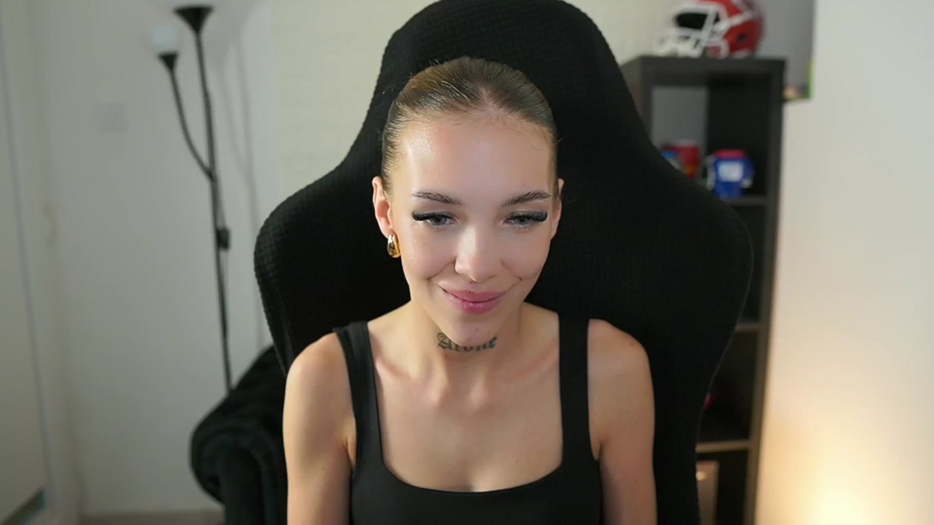 Gallery image thumbnail from Alexxisky's myfreecams stream on, 09/22/2025, 16:25 image 3 of 20