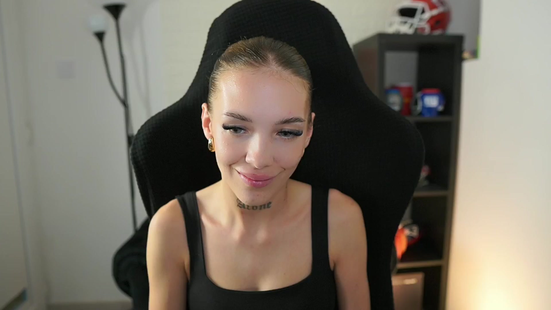 Gallery image thumbnail from Alexxisky's myfreecams stream on, 09/22/2025, 16:25 image 11 of 20