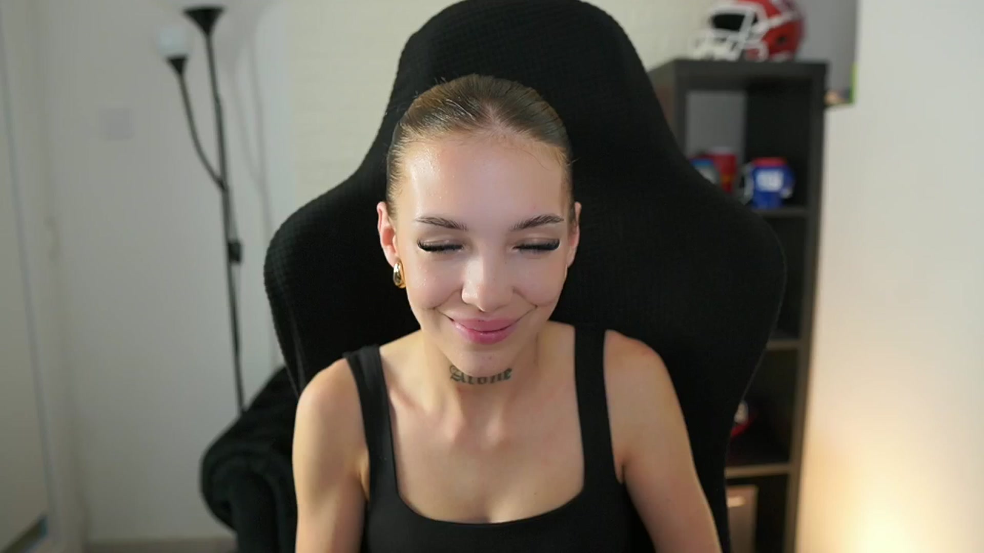 Gallery image thumbnail from Alexxisky's myfreecams stream on, 09/22/2025, 16:25 image 9 of 20