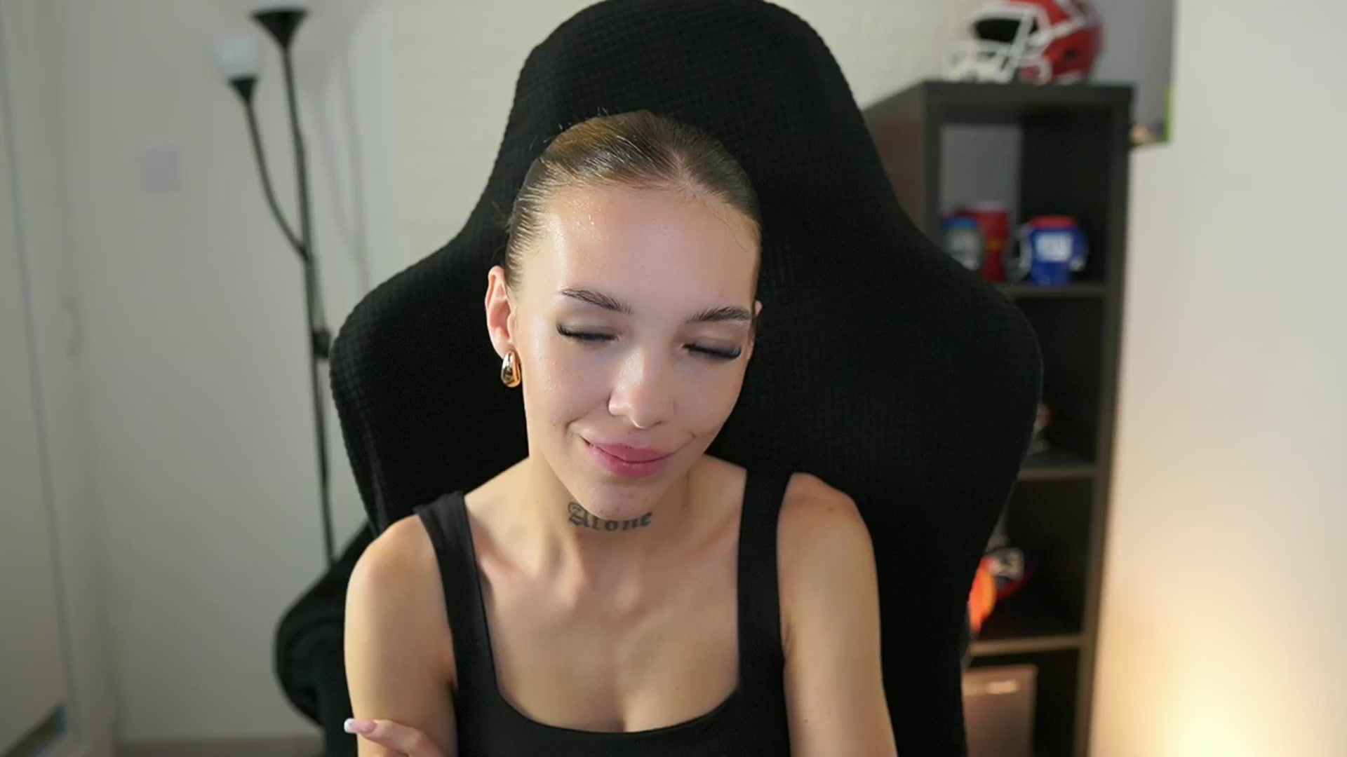 Gallery image thumbnail from Alexxisky's myfreecams stream on, 09/22/2025, 16:25 image 15 of 20