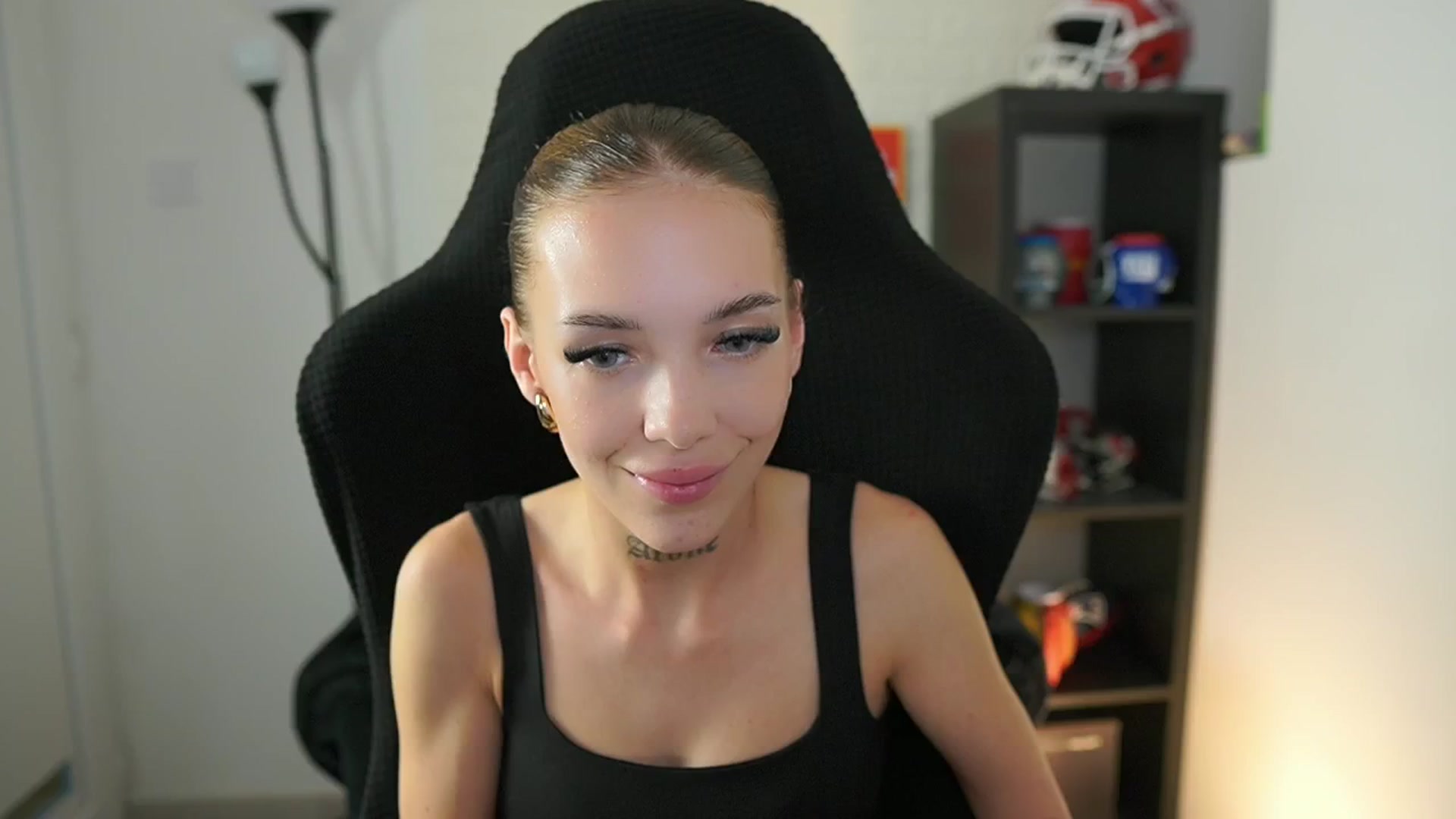 Gallery image thumbnail from Alexxisky's myfreecams stream on, 09/22/2025, 17:03 image 8 of 20