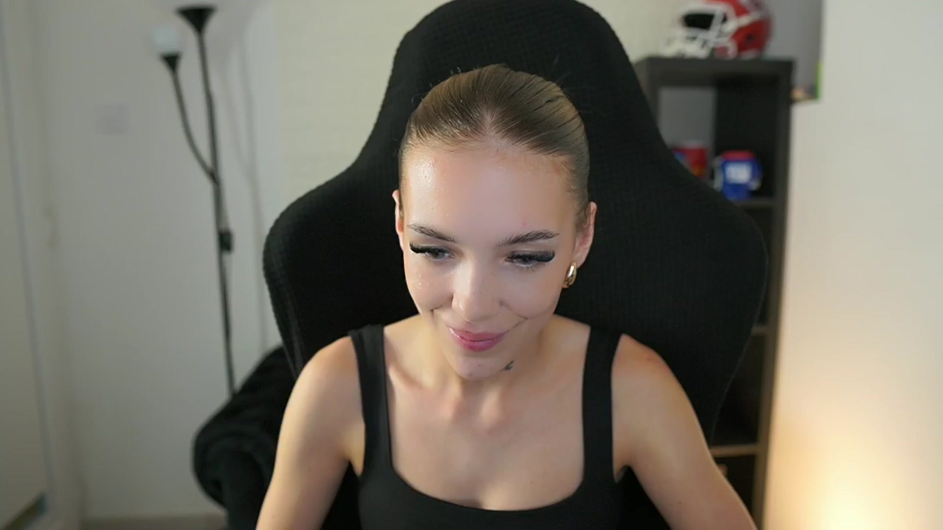 Gallery image thumbnail from Alexxisky's myfreecams stream on, 09/22/2025, 17:03 image 3 of 20