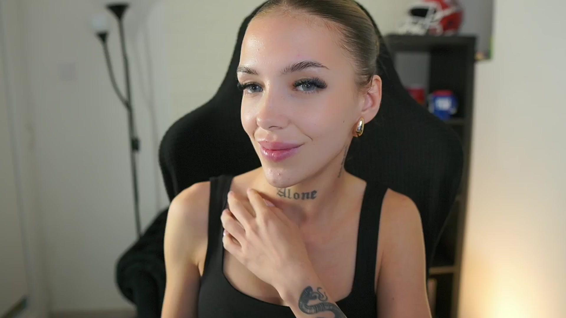 Gallery image thumbnail from Alexxisky's myfreecams stream on, 09/22/2025, 17:03 image 1 of 20