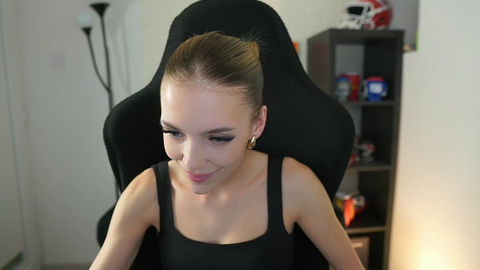 Gallery image thumbnail from Alexxisky's myfreecams stream on, 09/22/2025, 17:03 image 19 of 20