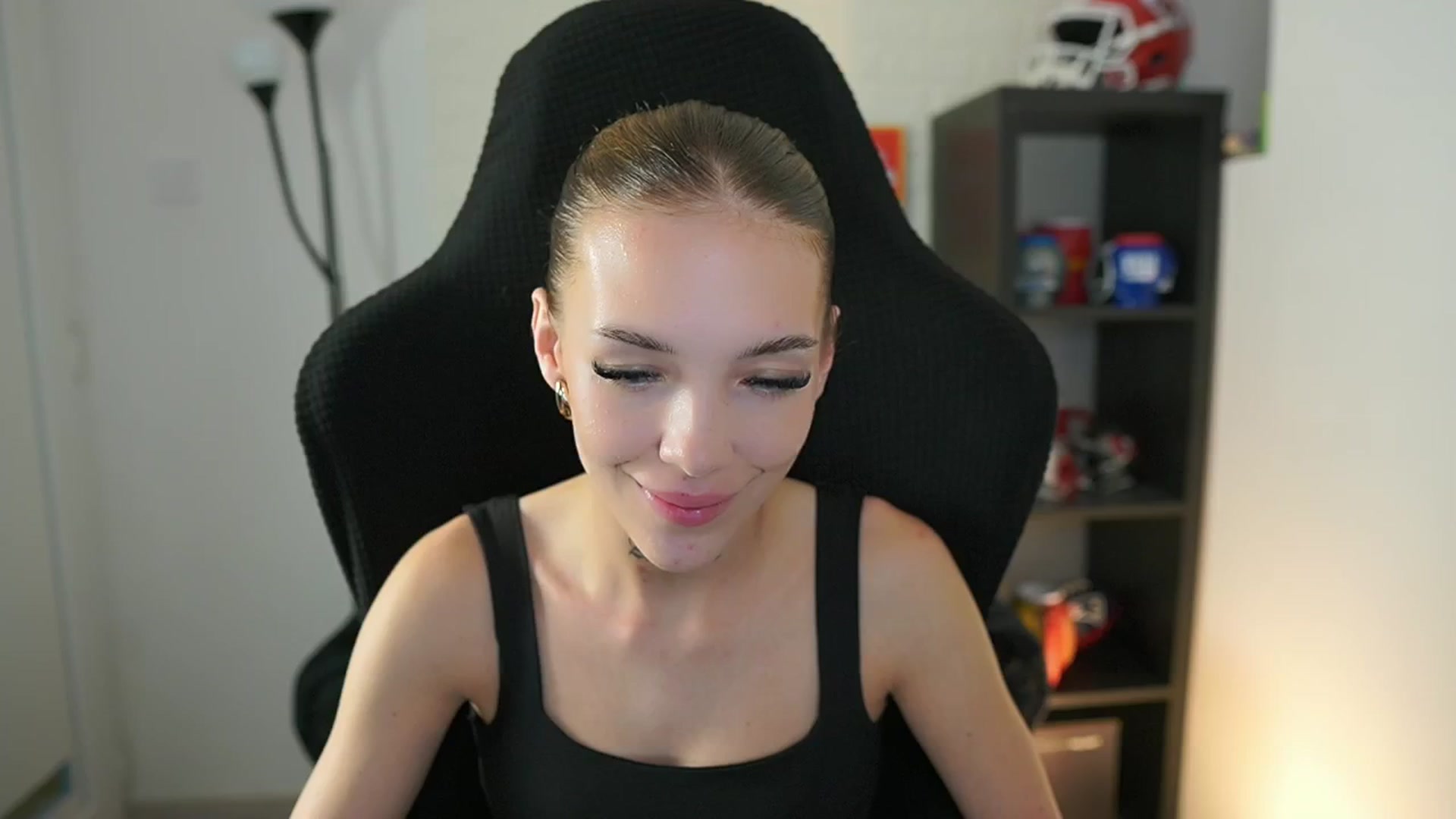 Gallery image thumbnail from Alexxisky's myfreecams stream on, 09/22/2025, 17:03 image 7 of 20
