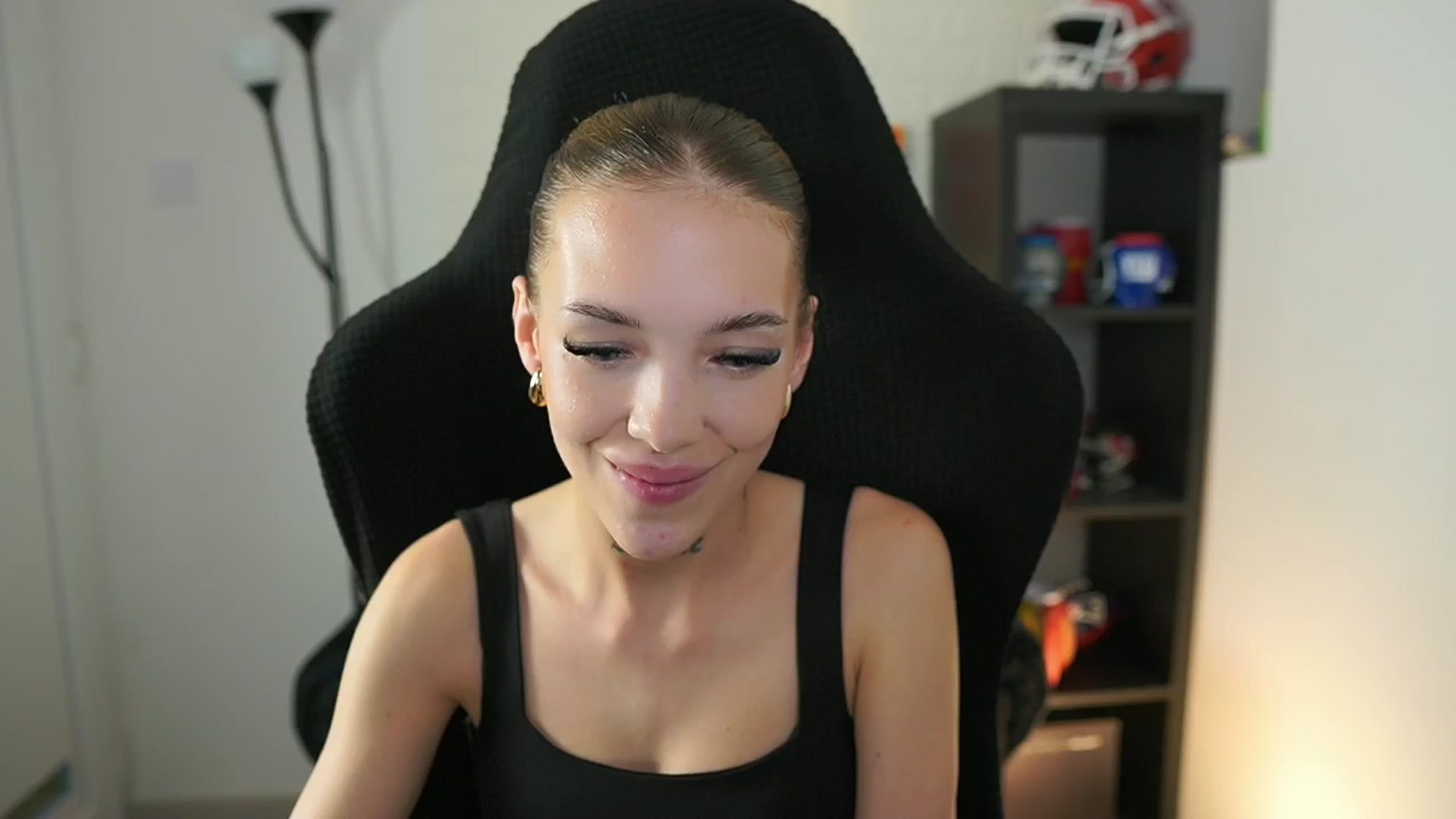 Gallery image thumbnail from Alexxisky's myfreecams stream on, 09/22/2025, 17:03 image 15 of 20