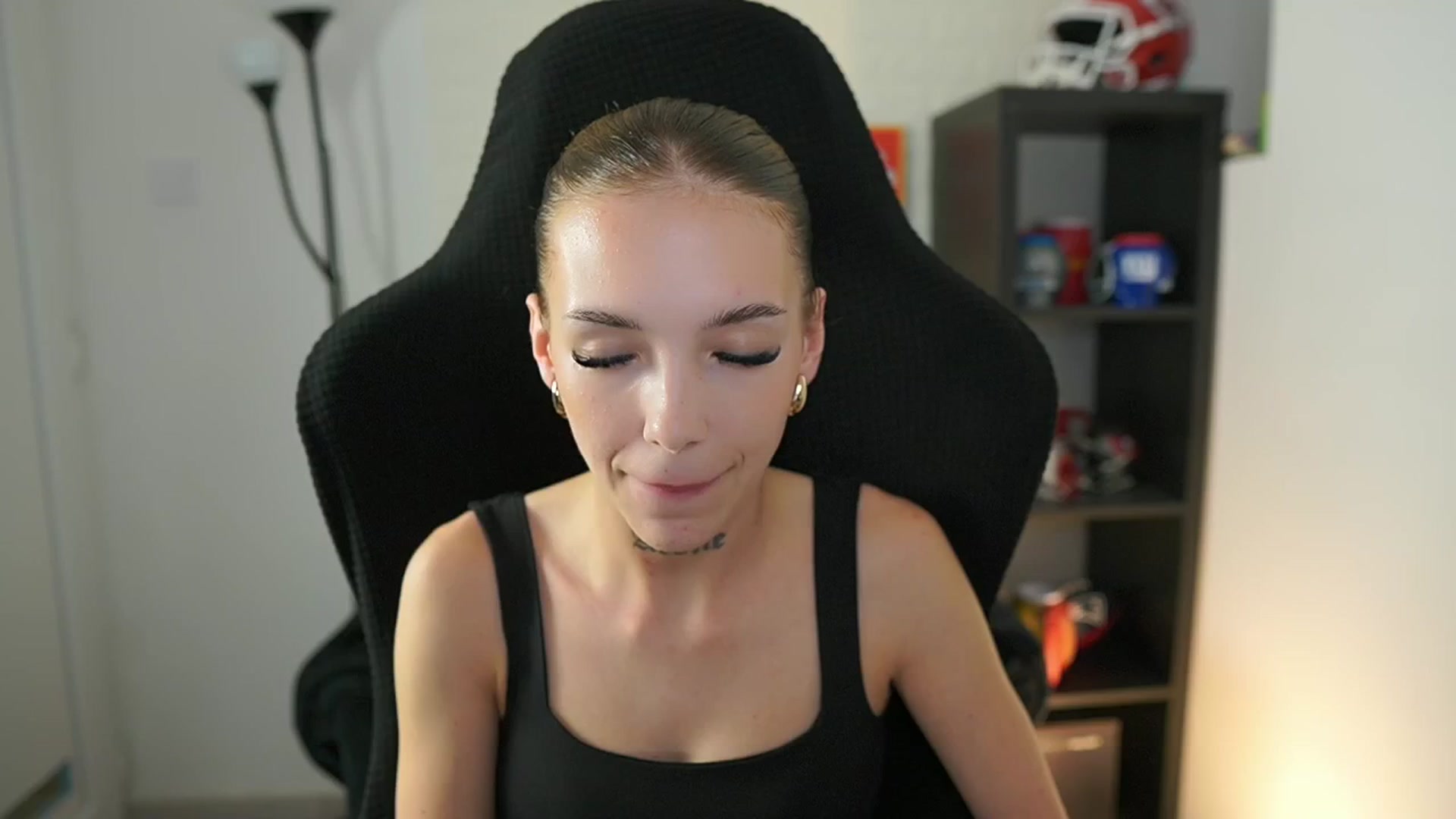 Gallery image thumbnail from Alexxisky's myfreecams stream on, 09/22/2025, 17:03 image 9 of 20