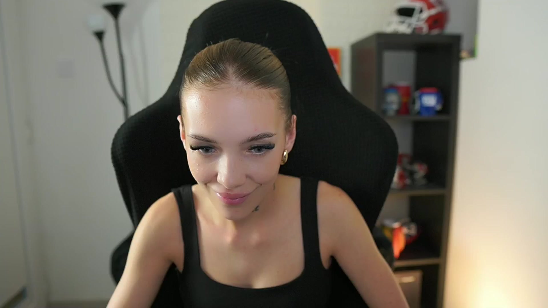 Gallery image thumbnail from Alexxisky's myfreecams stream on, 09/22/2025, 17:03 image 6 of 20