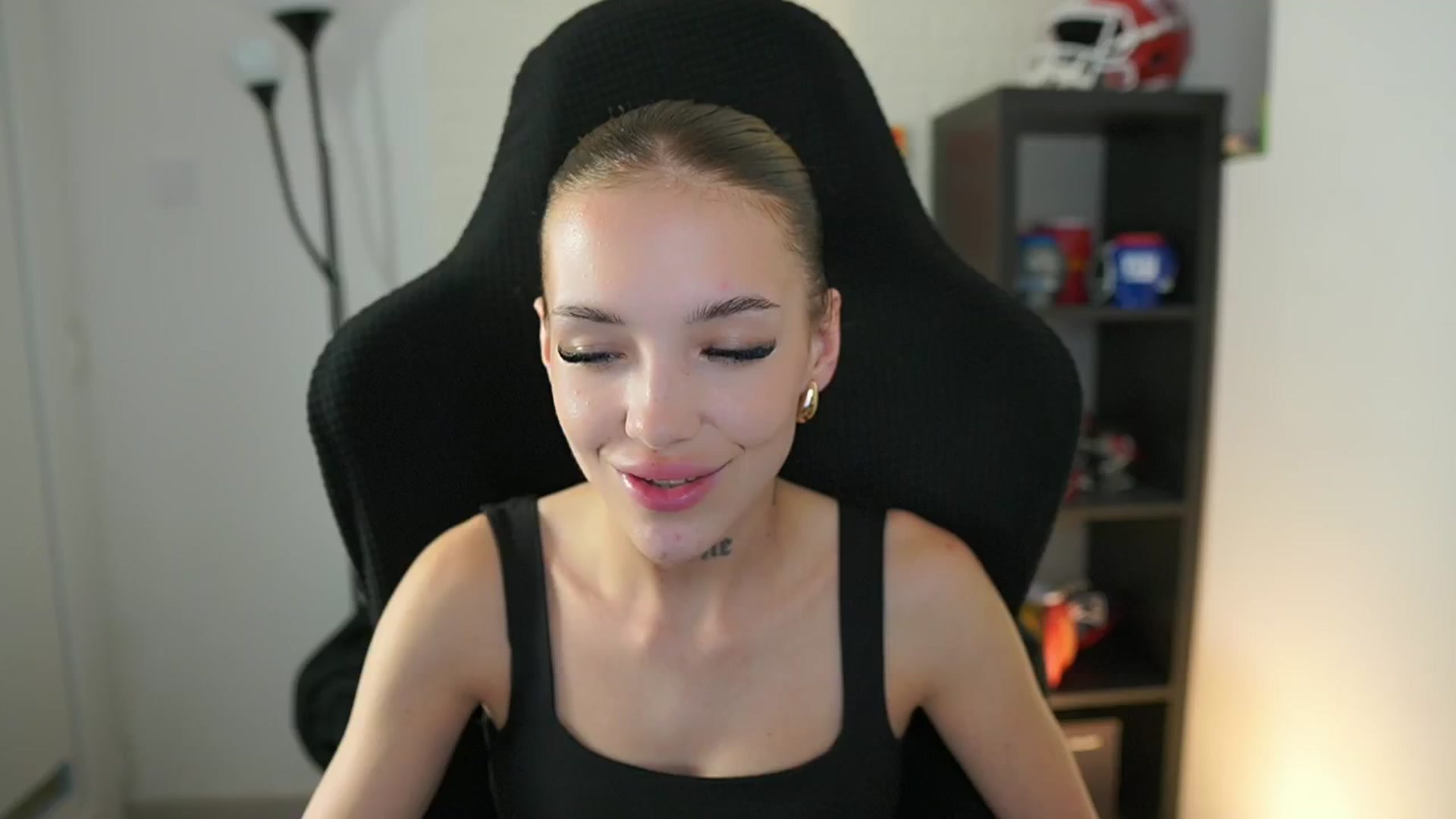 Gallery image thumbnail from Alexxisky's myfreecams stream on, 09/22/2025, 17:03 image 16 of 20
