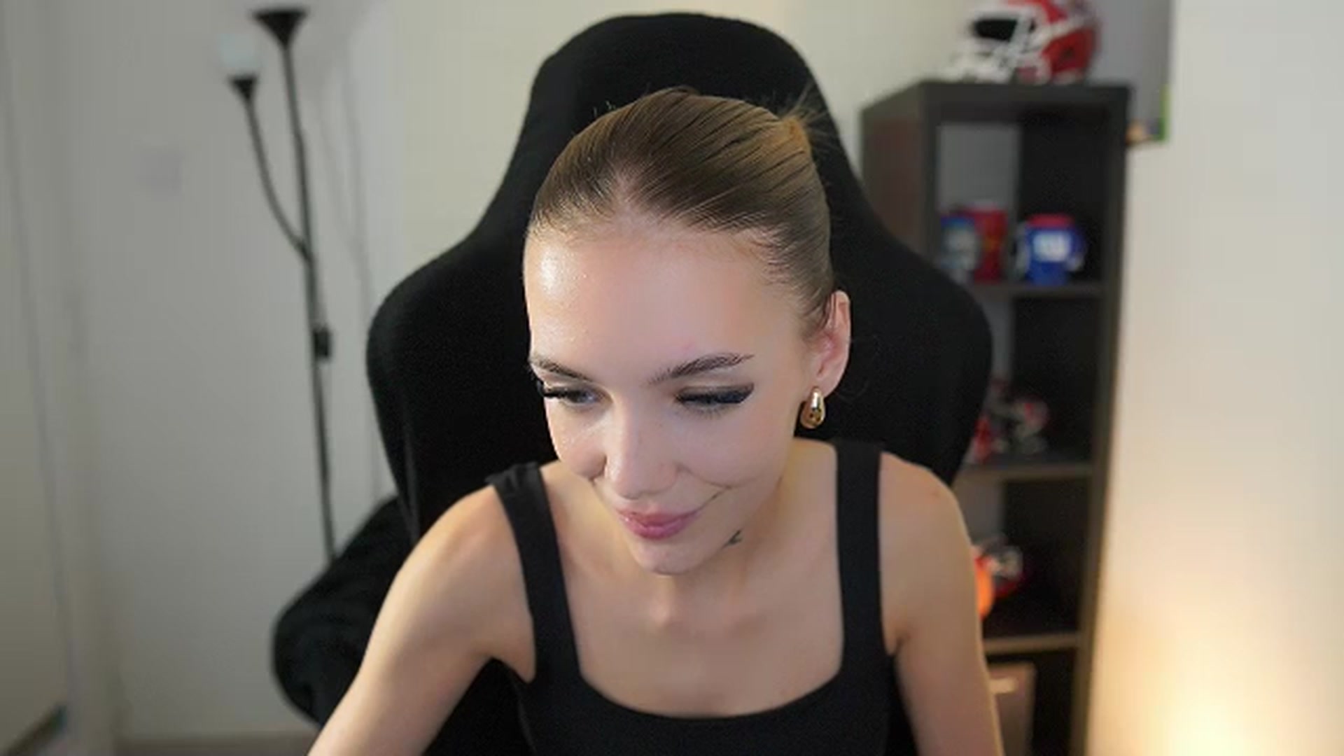 Gallery image thumbnail from Alexxisky's myfreecams stream on, 09/22/2025, 18:01 image 10 of 20
