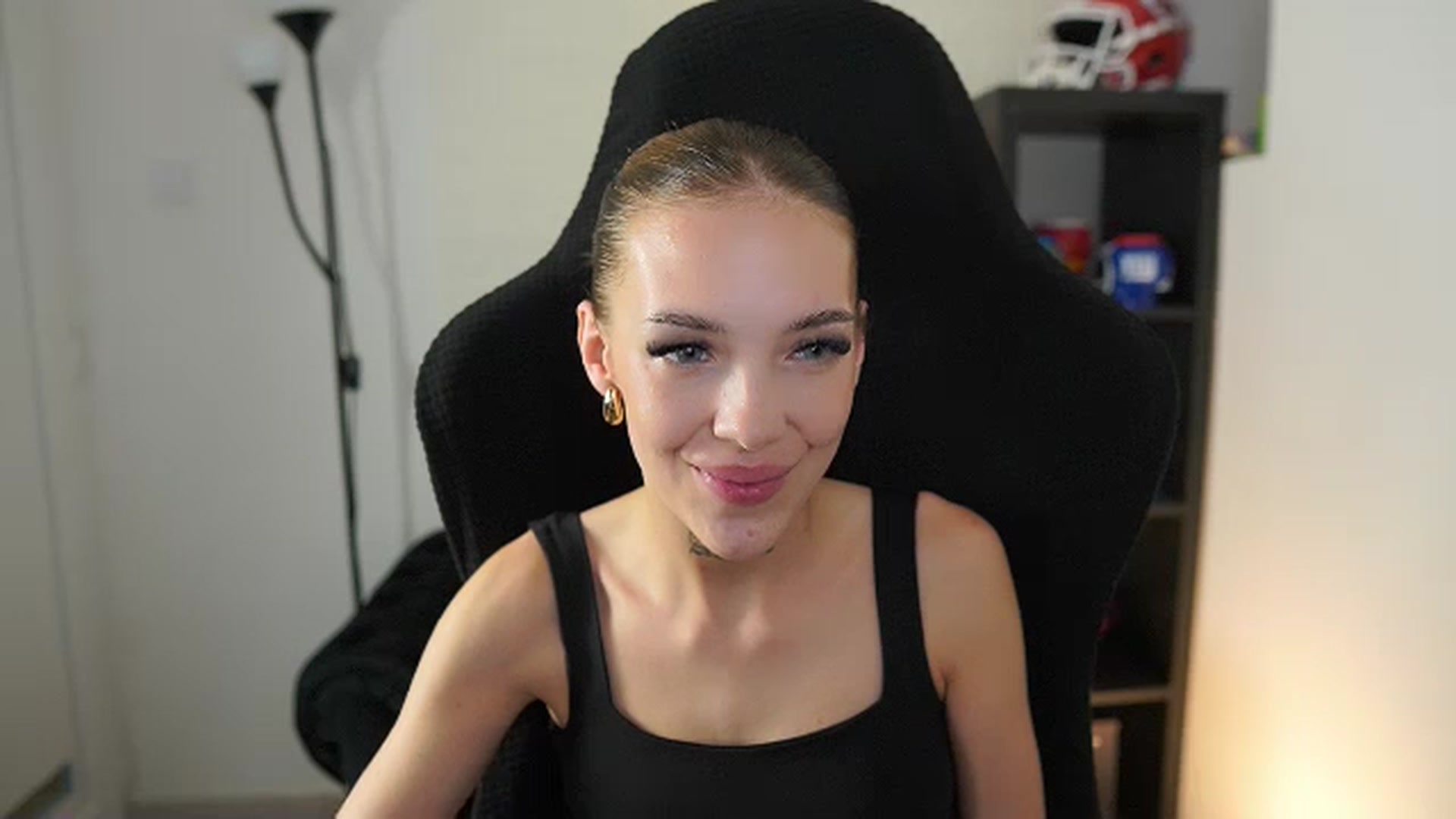 Gallery image thumbnail from Alexxisky's myfreecams stream on, 09/22/2025, 18:01 image 11 of 20