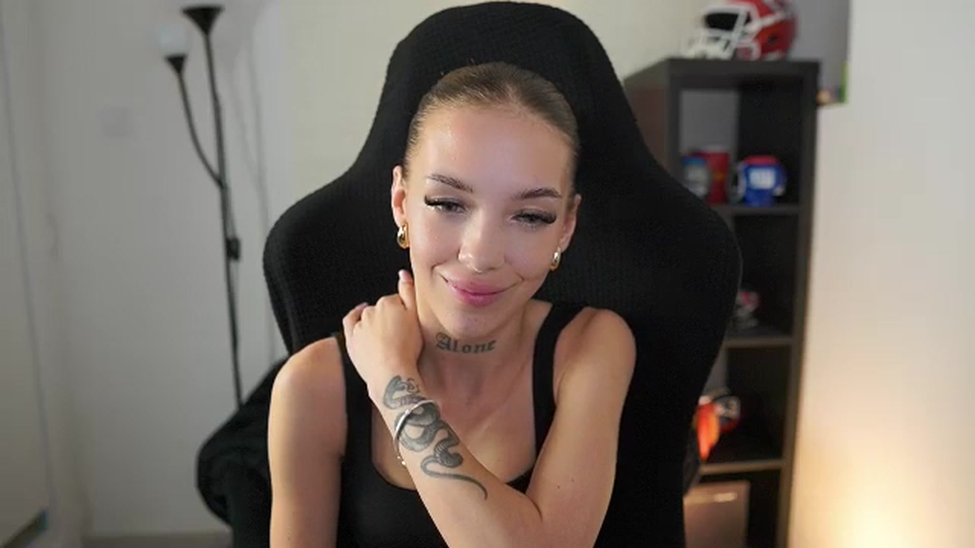 Gallery image thumbnail from Alexxisky's myfreecams stream on, 09/22/2025, 18:01 image 19 of 20