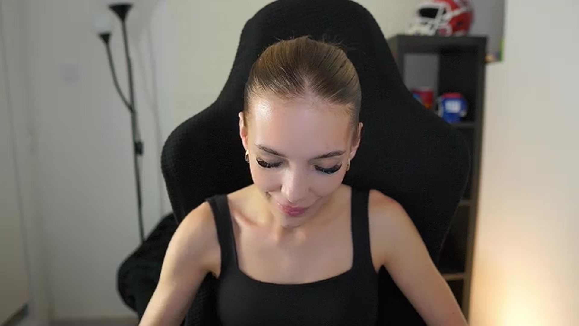 Gallery image thumbnail from Alexxisky's myfreecams stream on, 09/22/2025, 18:01 image 15 of 20