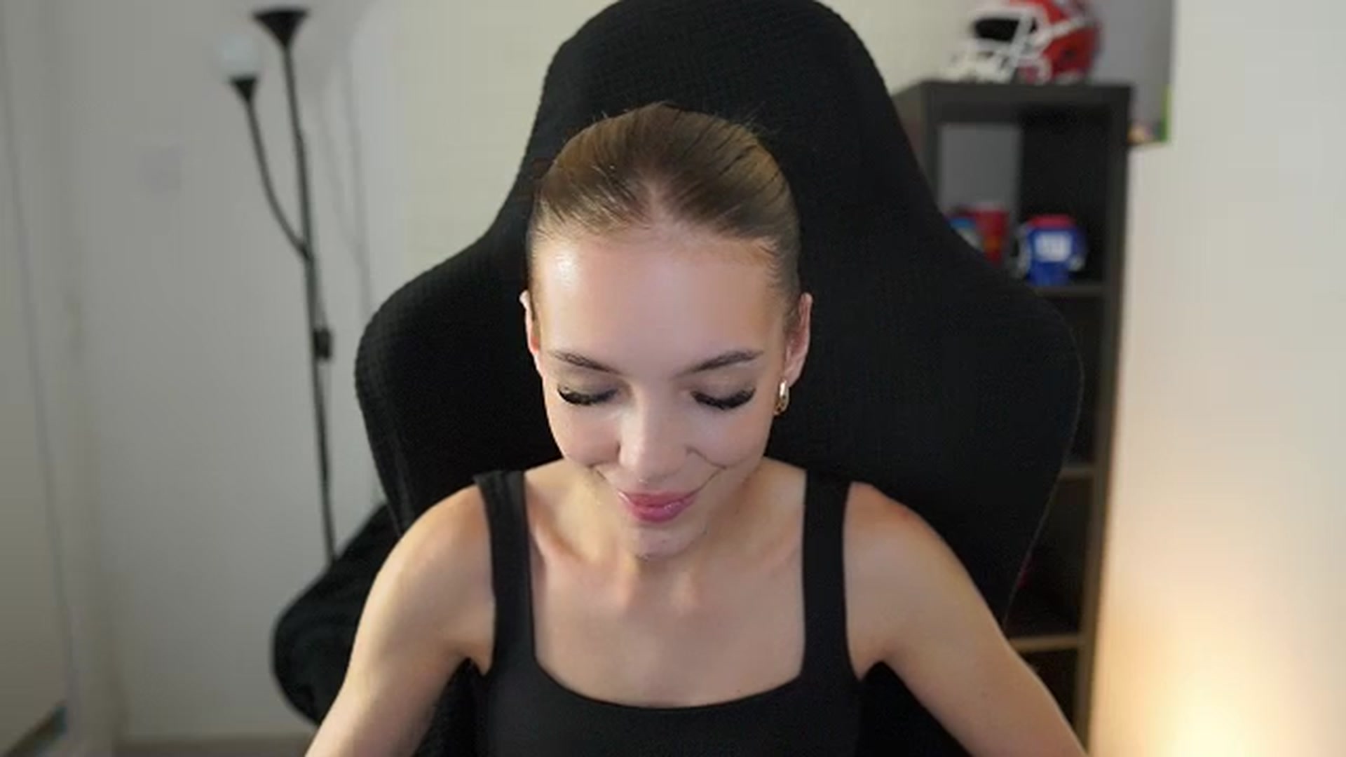 Gallery image thumbnail from Alexxisky's myfreecams stream on, 09/22/2025, 18:01 image 3 of 20