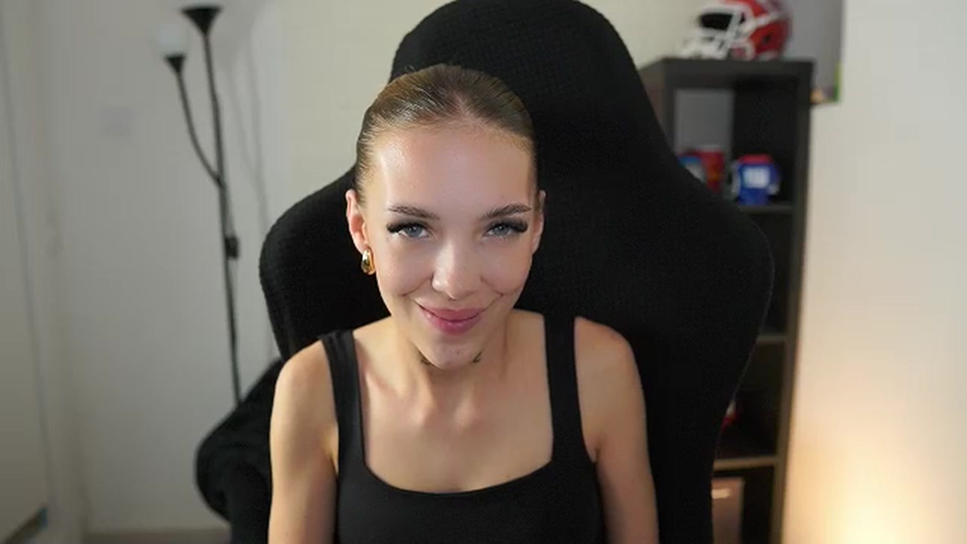 Gallery image thumbnail from Alexxisky's myfreecams stream on, 09/22/2025, 18:01 image 8 of 20