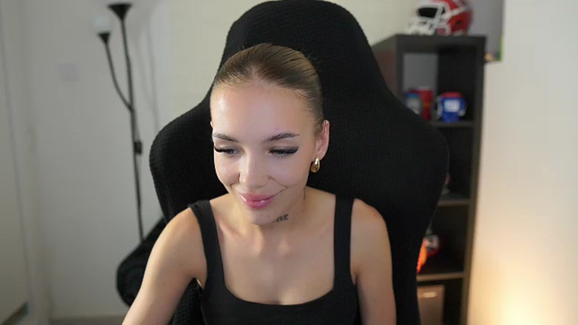 Gallery image thumbnail from Alexxisky's myfreecams stream on, 09/22/2025, 18:01 image 17 of 20