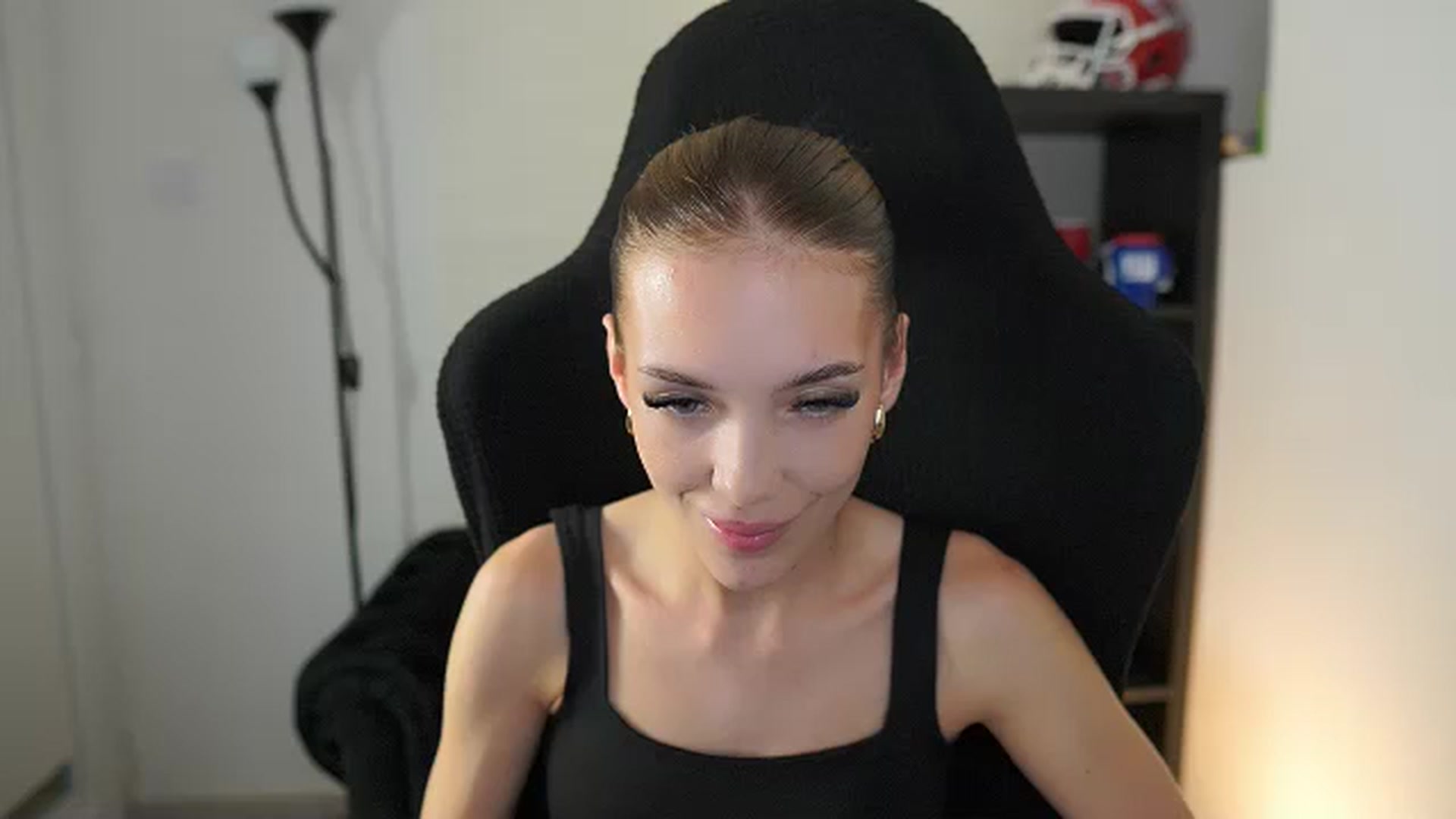 Gallery image thumbnail from Alexxisky's myfreecams stream on, 09/22/2025, 18:01 image 1 of 20