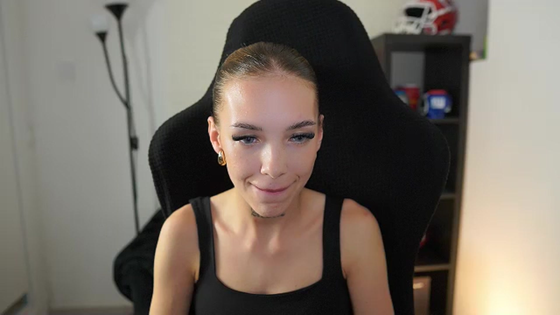 Gallery image thumbnail from Alexxisky's myfreecams stream on, 09/22/2025, 18:01 image 2 of 20