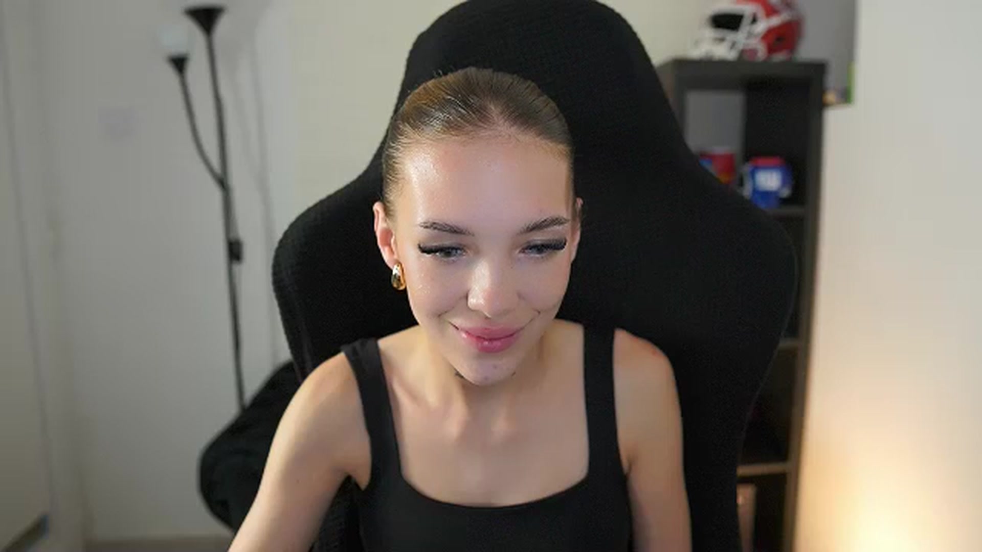 Gallery image thumbnail from Alexxisky's myfreecams stream on, 09/22/2025, 18:01 image 13 of 20