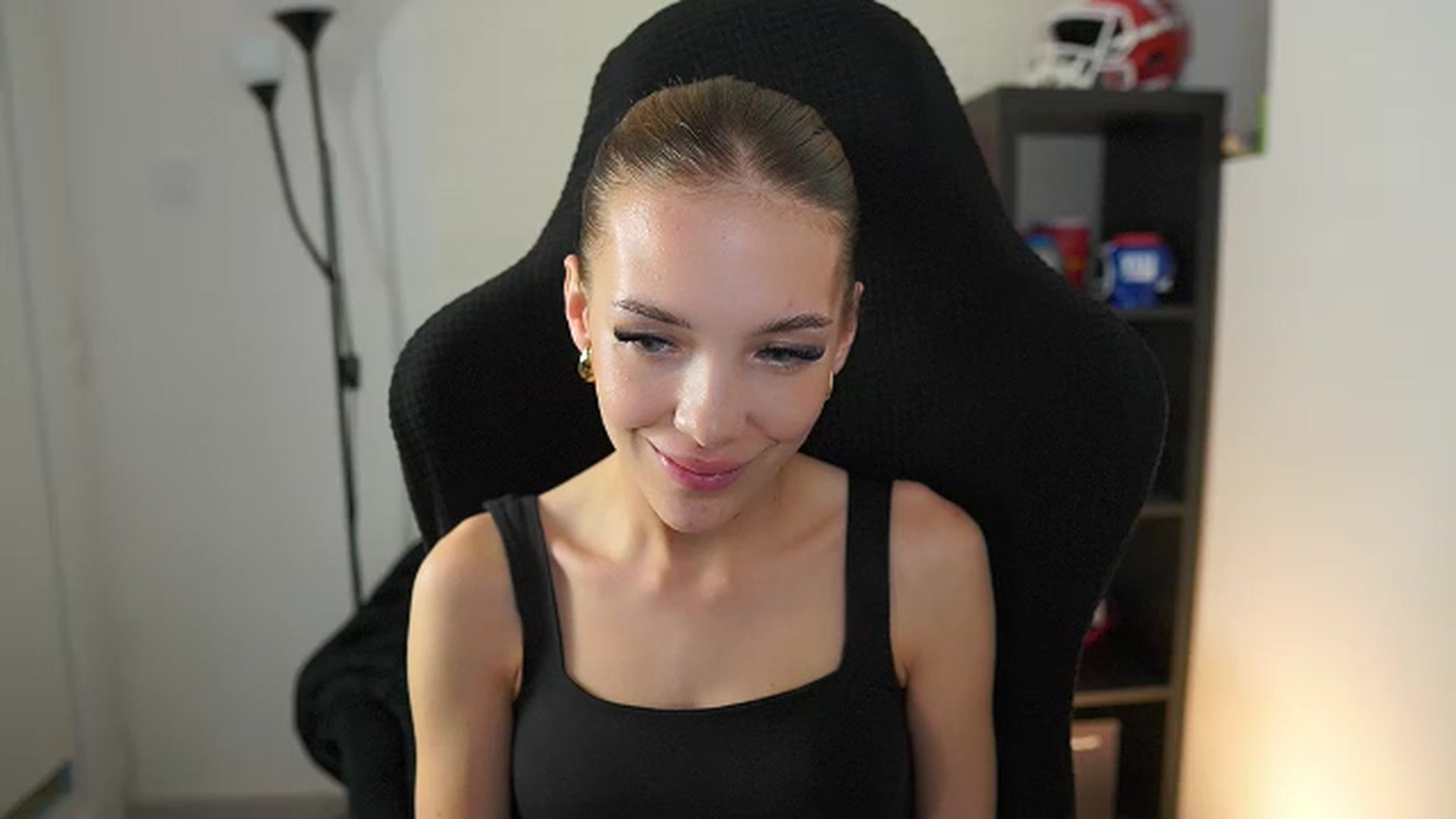 Gallery image thumbnail from Alexxisky's myfreecams stream on, 09/22/2025, 18:01 image 6 of 20