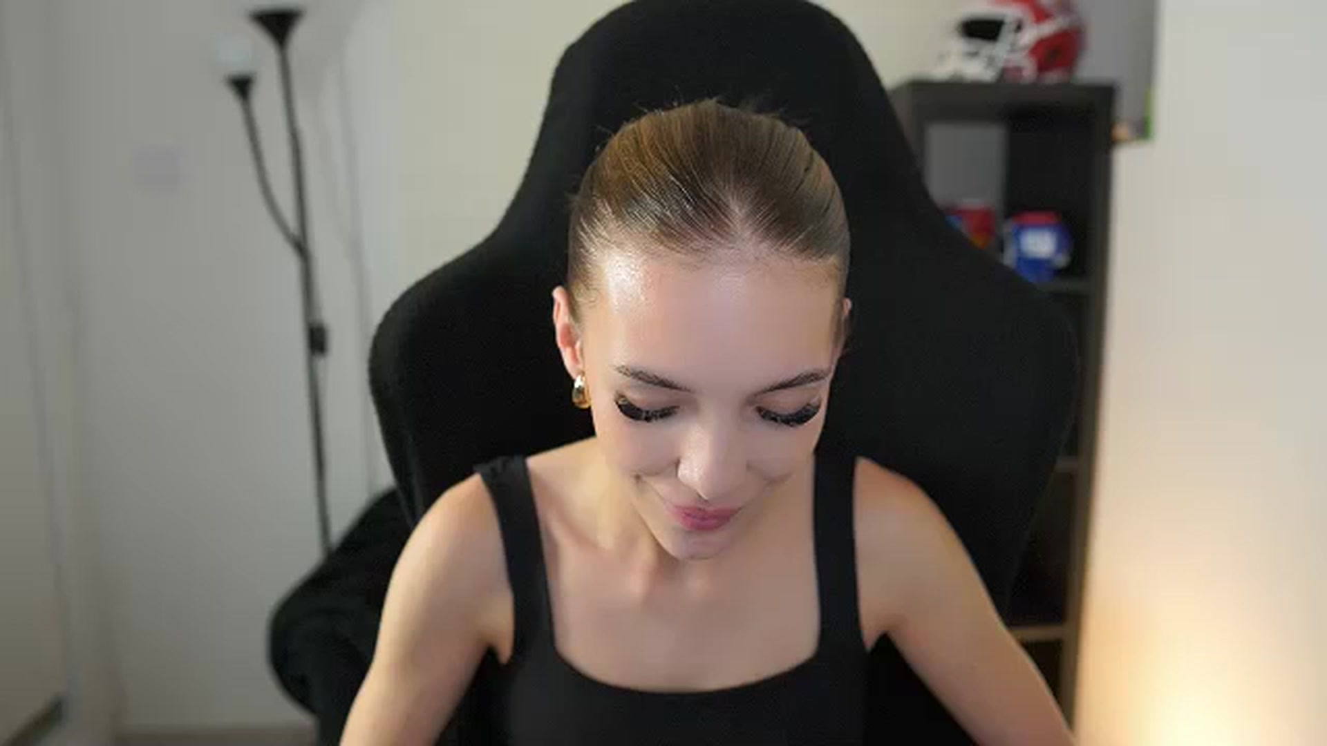 Gallery image thumbnail from Alexxisky's myfreecams stream on, 09/22/2025, 18:01 image 12 of 20