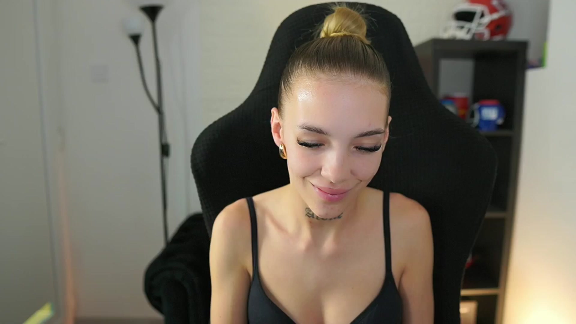 Gallery image thumbnail from Alexxisky's myfreecams stream on, 09/23/2025, 14:10 image 18 of 20