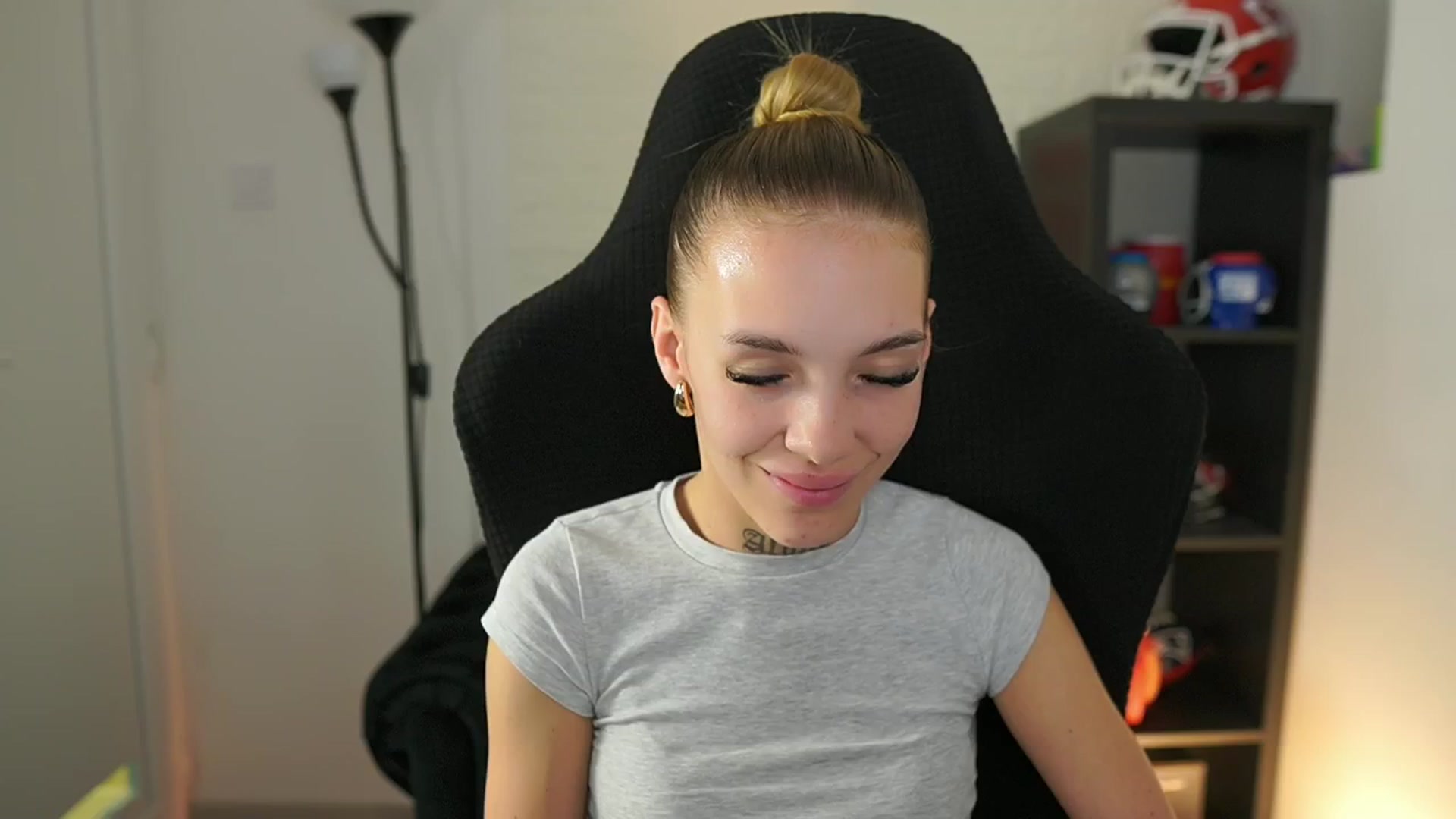 Gallery image thumbnail from Alexxisky's myfreecams stream on, 09/23/2025, 14:10 image 13 of 20