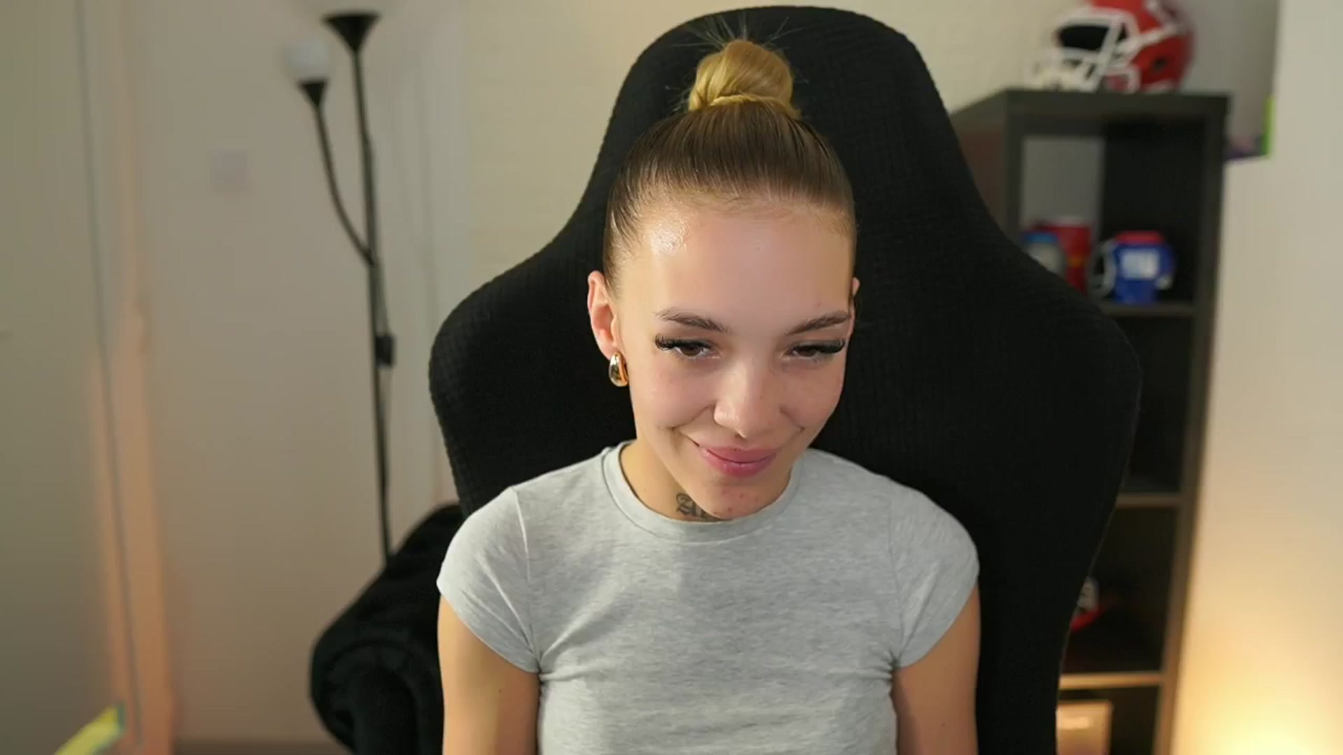 Gallery image thumbnail from Alexxisky's myfreecams stream on, 09/23/2025, 14:10 image 2 of 20