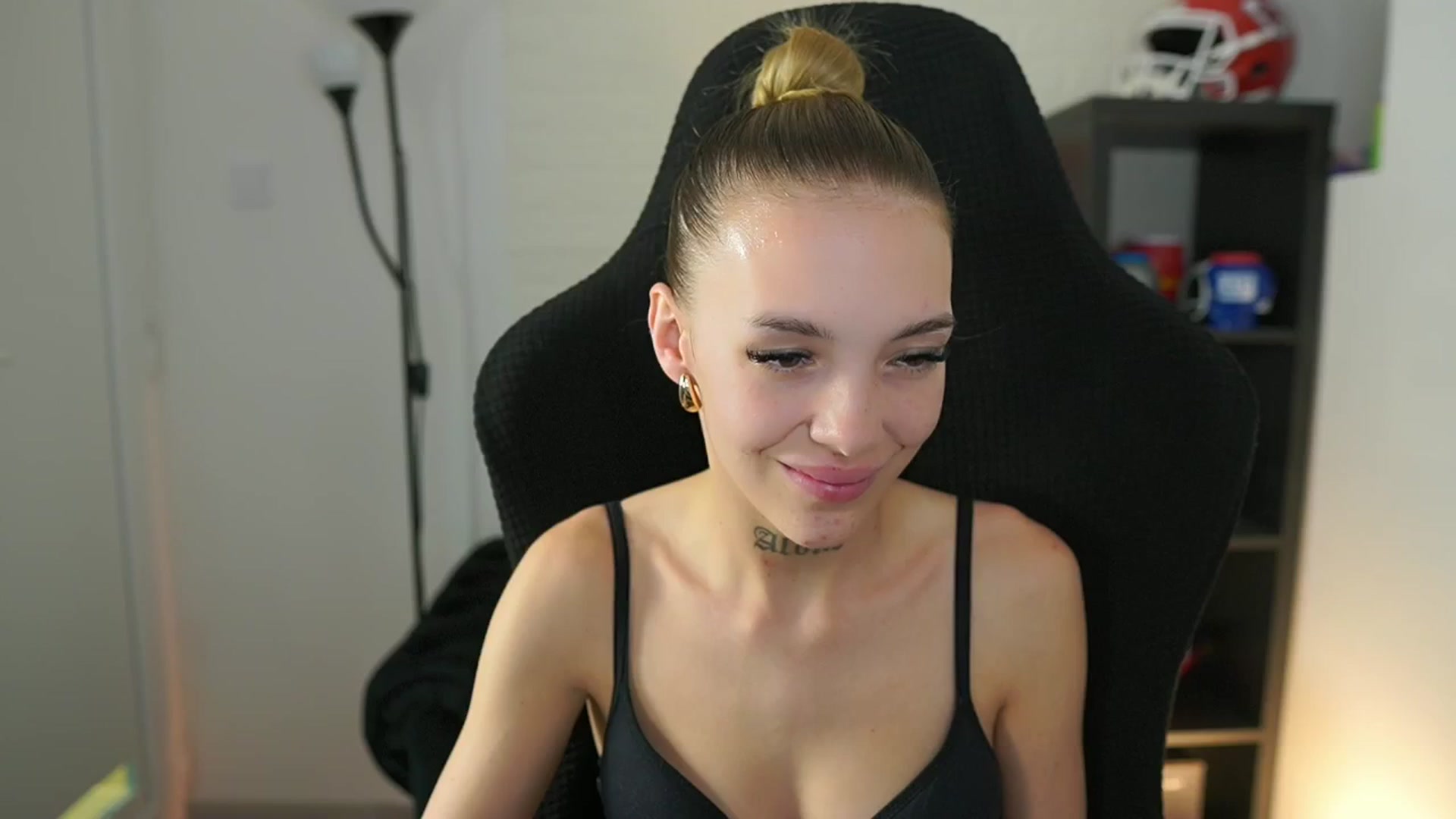 Gallery image thumbnail from Alexxisky's myfreecams stream on, 09/23/2025, 14:10 image 19 of 20