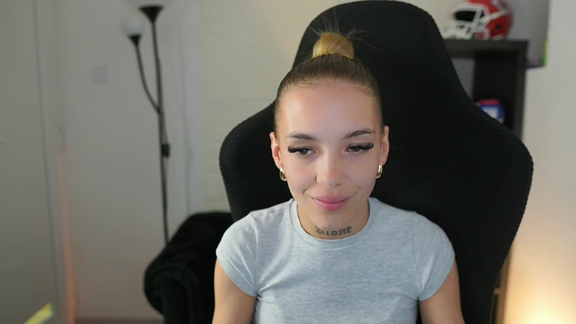 Gallery image thumbnail from Alexxisky's myfreecams stream on, 09/23/2025, 16:04 image 1 of 20