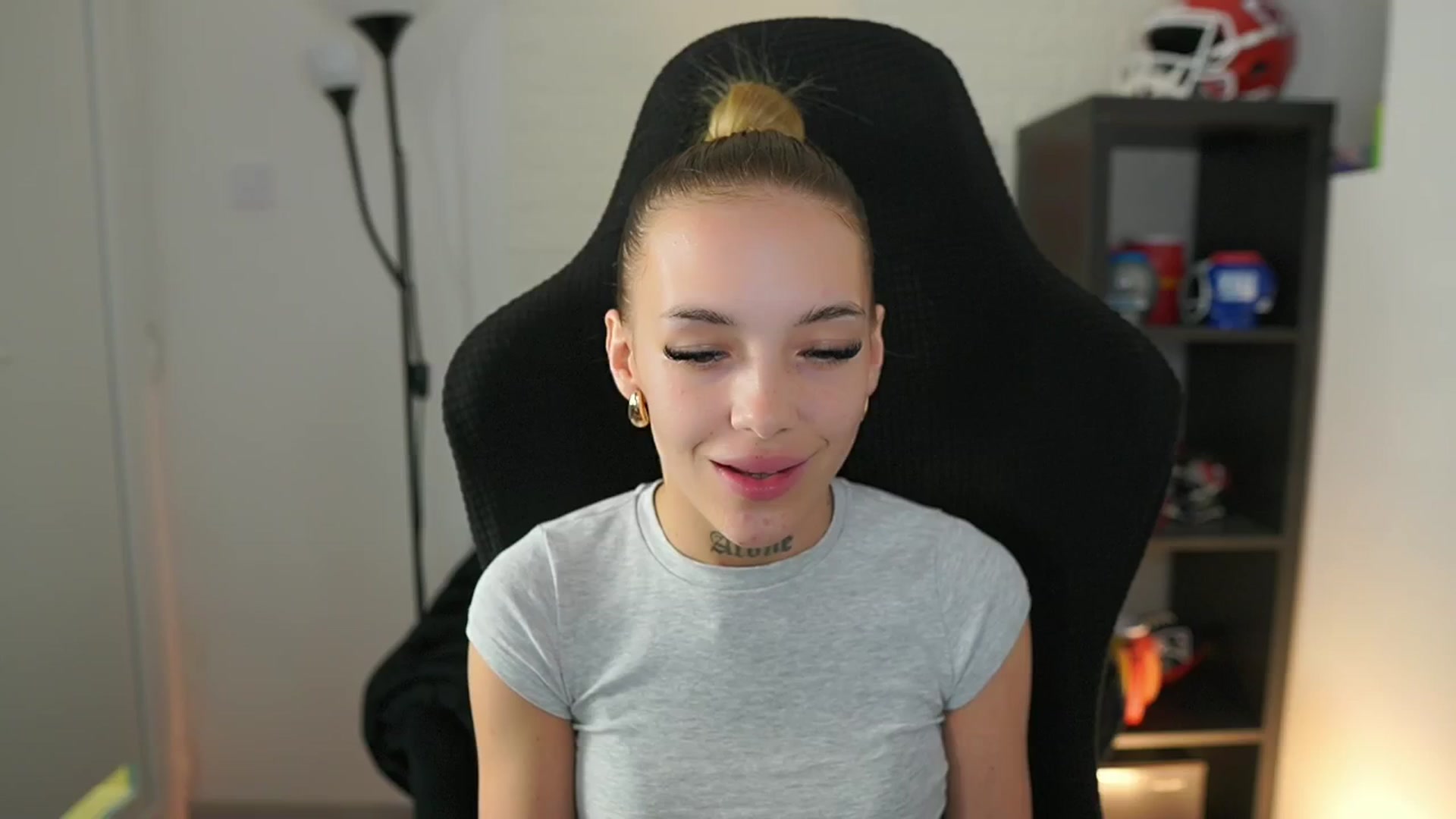 Gallery image thumbnail from Alexxisky's myfreecams stream on, 09/23/2025, 16:04 image 7 of 20
