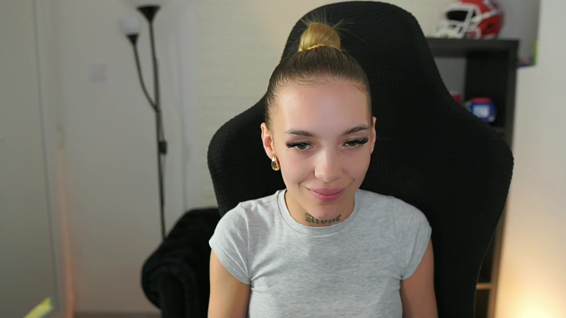 Gallery image thumbnail from Alexxisky's myfreecams stream on, 09/23/2025, 16:04 image 2 of 20