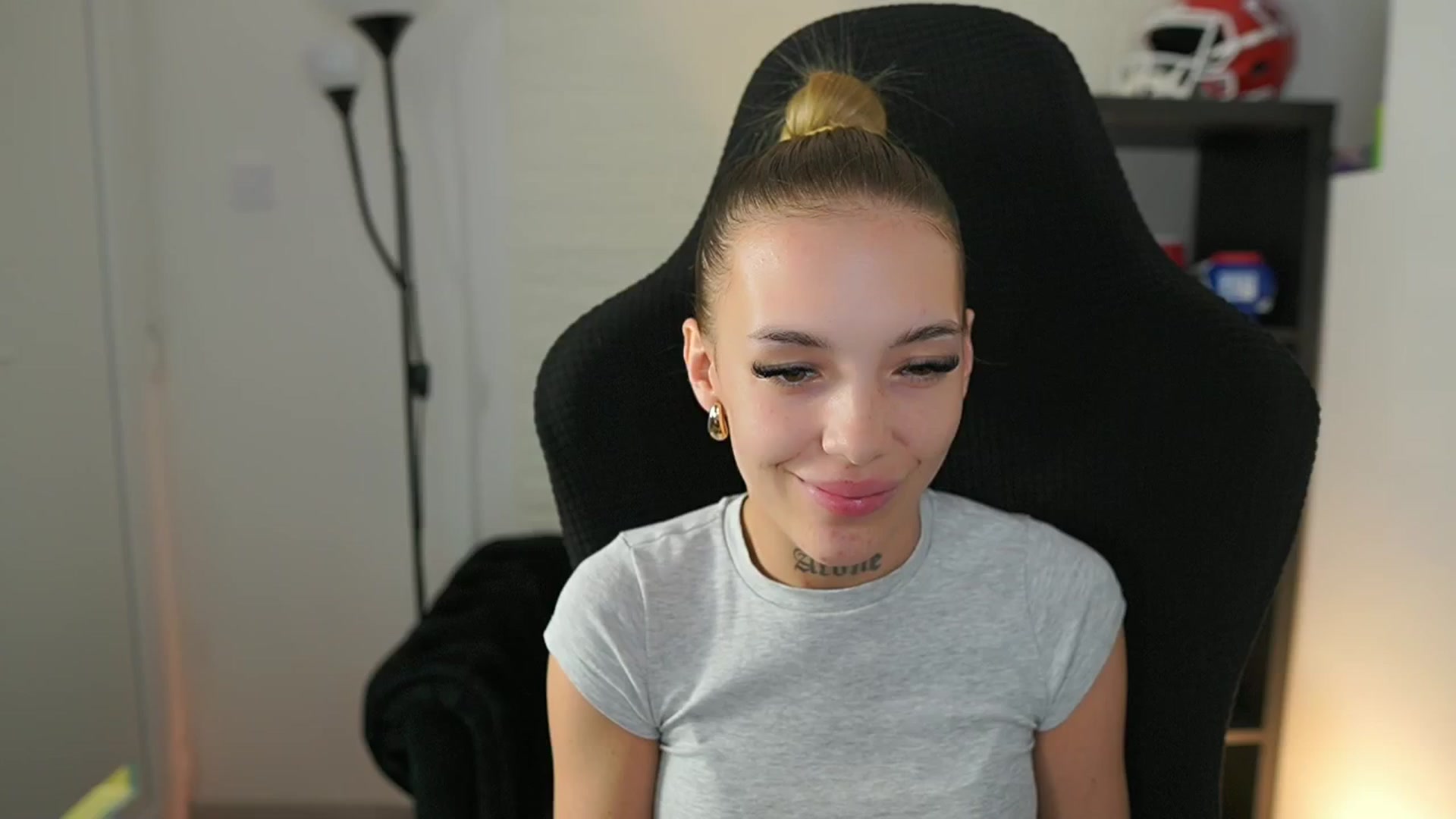 Gallery image thumbnail from Alexxisky's myfreecams stream on, 09/23/2025, 16:04 image 3 of 20