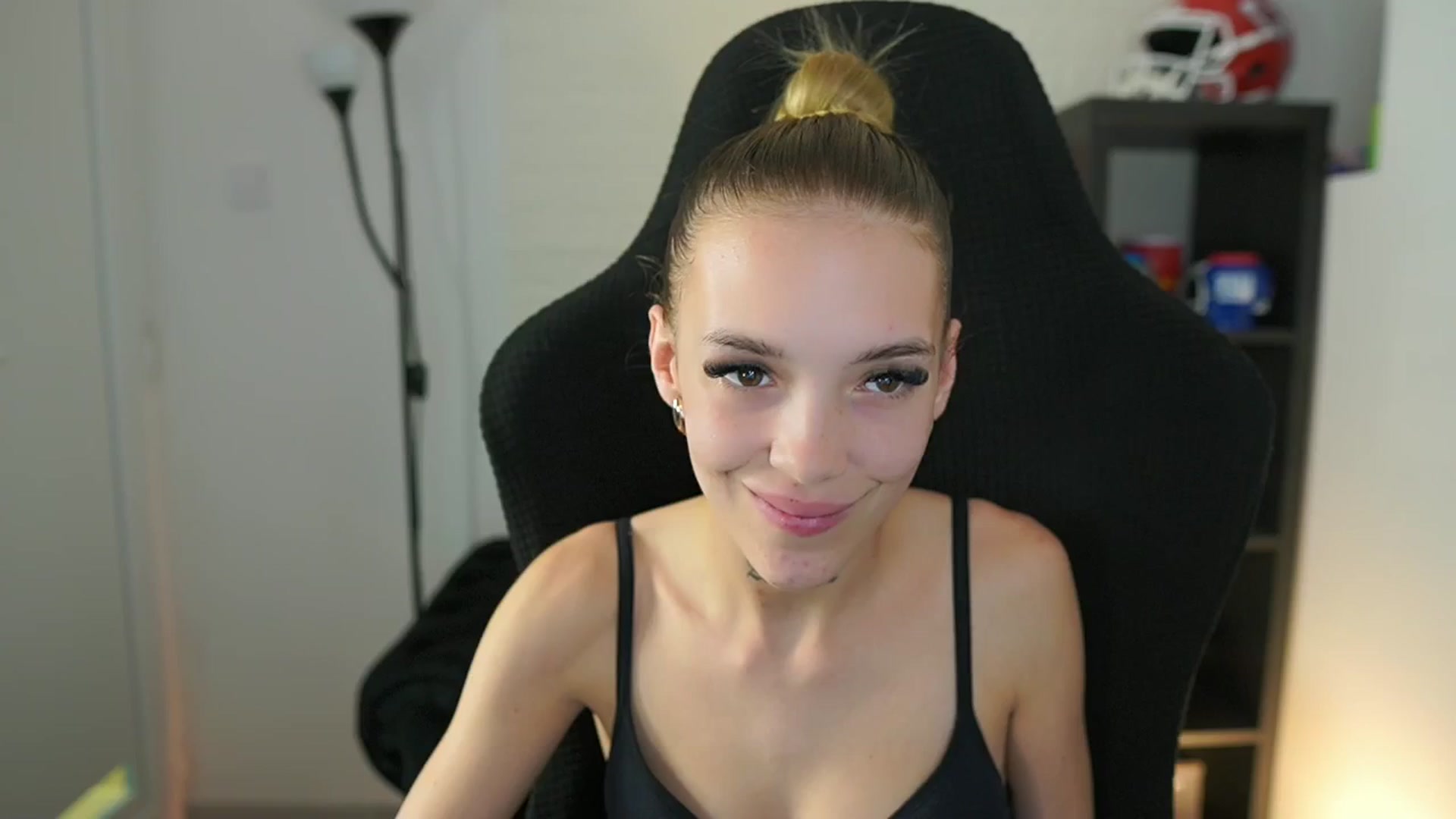 Gallery image thumbnail from Alexxisky's myfreecams stream on, 09/23/2025, 18:02 image 9 of 20