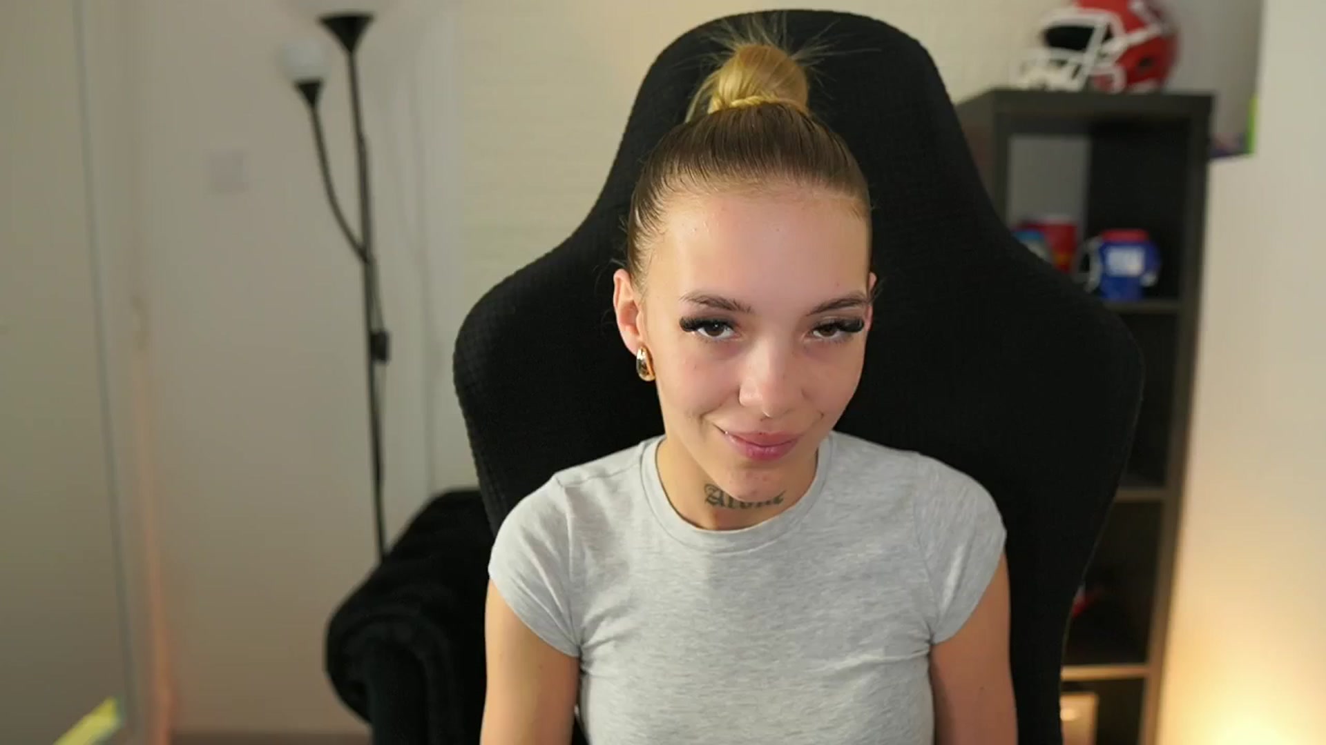 Gallery image thumbnail from Alexxisky's myfreecams stream on, 09/23/2025, 18:02 image 4 of 20
