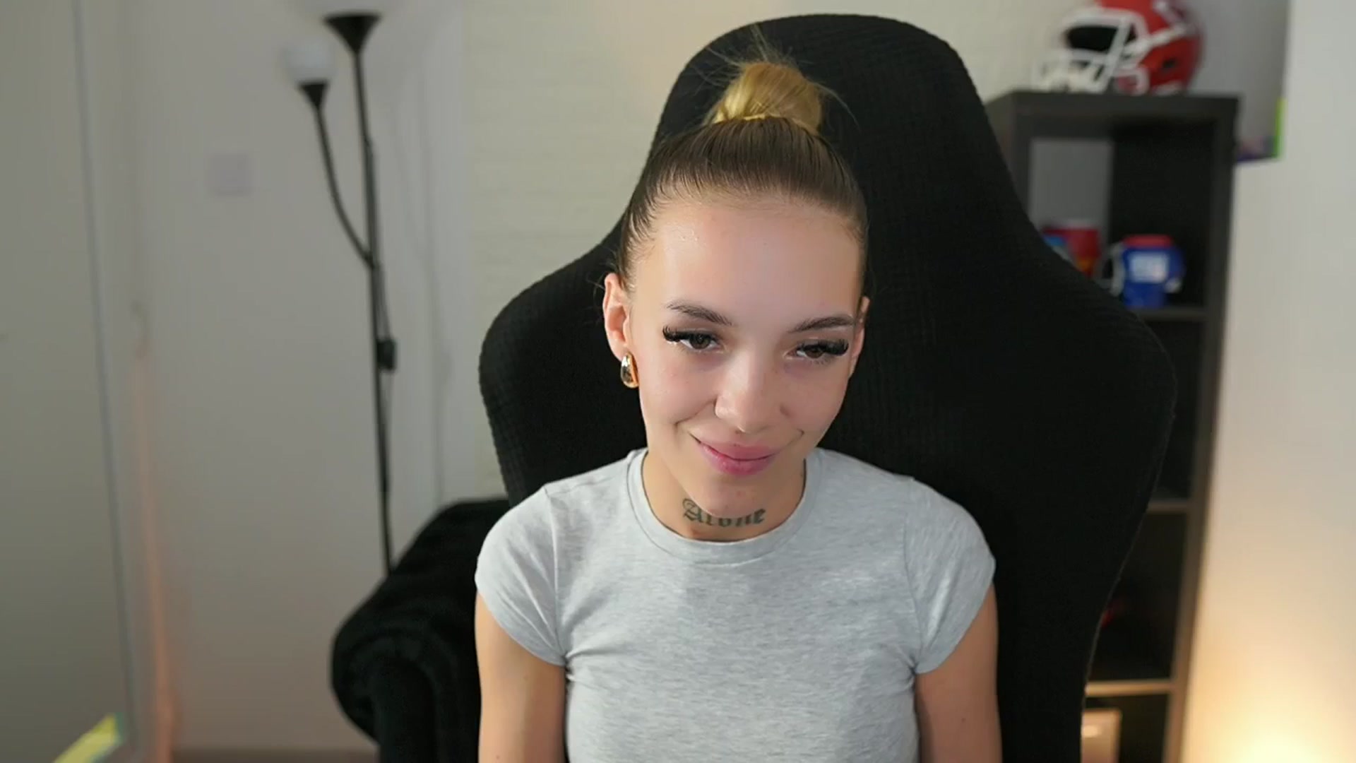 Gallery image thumbnail from Alexxisky's myfreecams stream on, 09/23/2025, 18:02 image 17 of 20