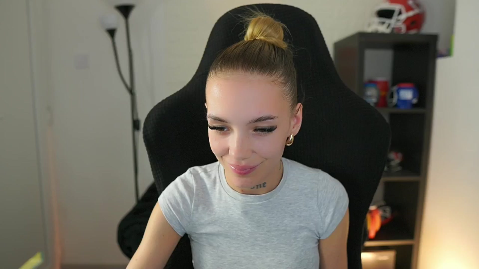Gallery image thumbnail from Alexxisky's myfreecams stream on, 09/23/2025, 18:02 image 14 of 20
