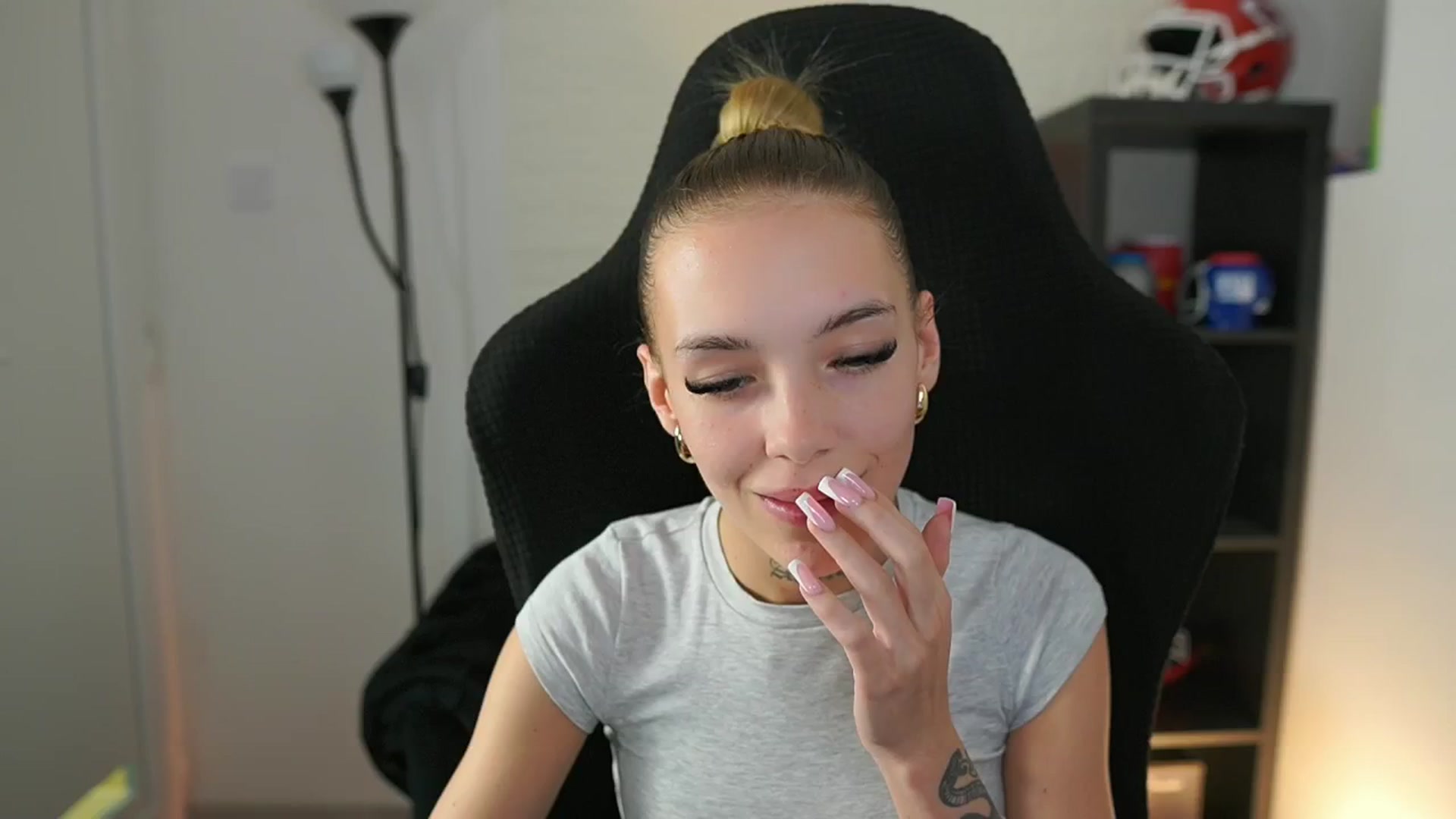 Gallery image thumbnail from Alexxisky's myfreecams stream on, 09/23/2025, 18:02 image 2 of 20