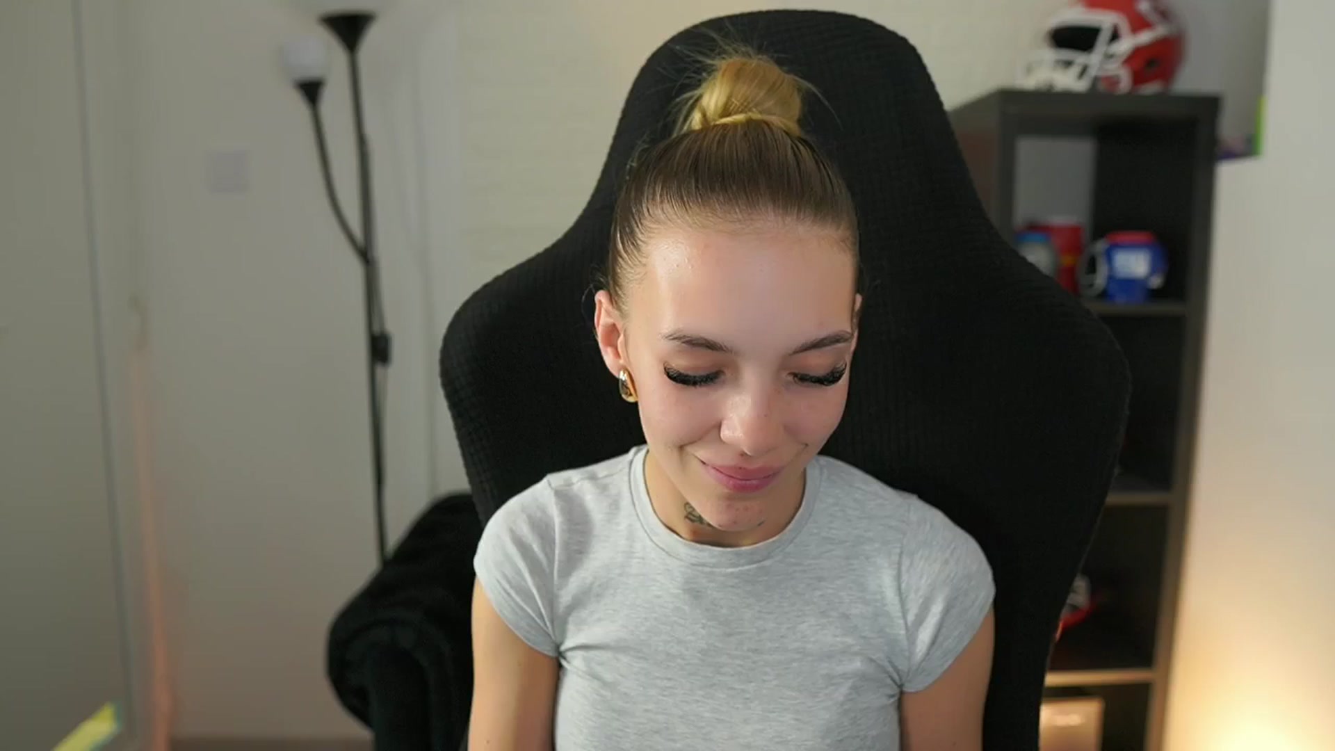Gallery image thumbnail from Alexxisky's myfreecams stream on, 09/23/2025, 18:02 image 15 of 20